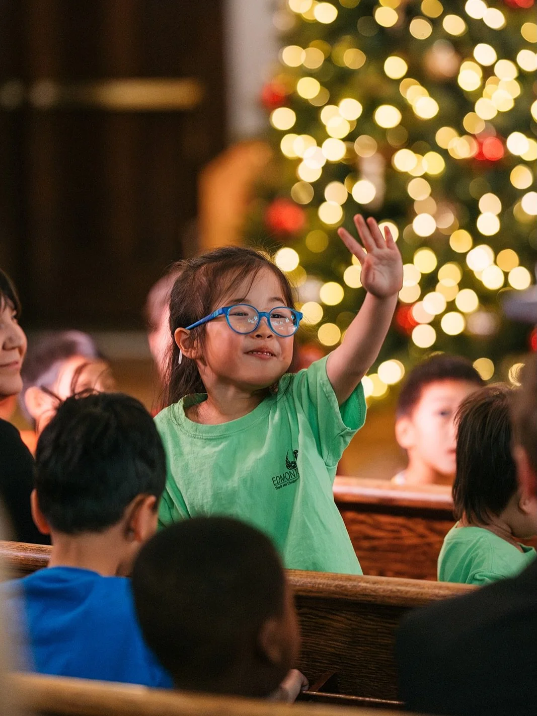 That feeling when you spot your loved ones in the crowd 🥰

Photos of our lovely choristers at the Merry &amp; Bright concerts done by @understudystudio_ 

#yegmusic #yegarts #edmontonfamily #yeglocal
