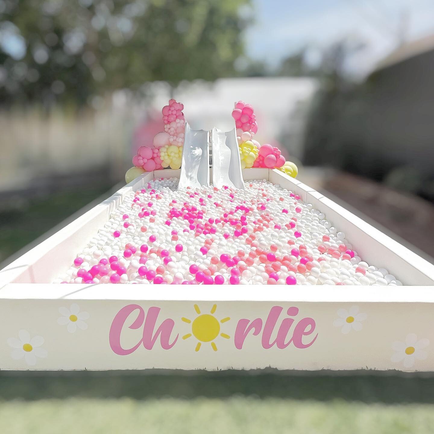 You are my Sunshine ☀️ 
.
AMAZING BALL-PIT ☀️💗
.
Now this is what we call FUN under the ☀️ SUN &hellip; #birthdayparty #ballpit #sunshine☀️ #birthdaygirl 
.
We create any theme ☀️ to book your next birthday party &mdash;&mdash;click link on bio ☀️💕