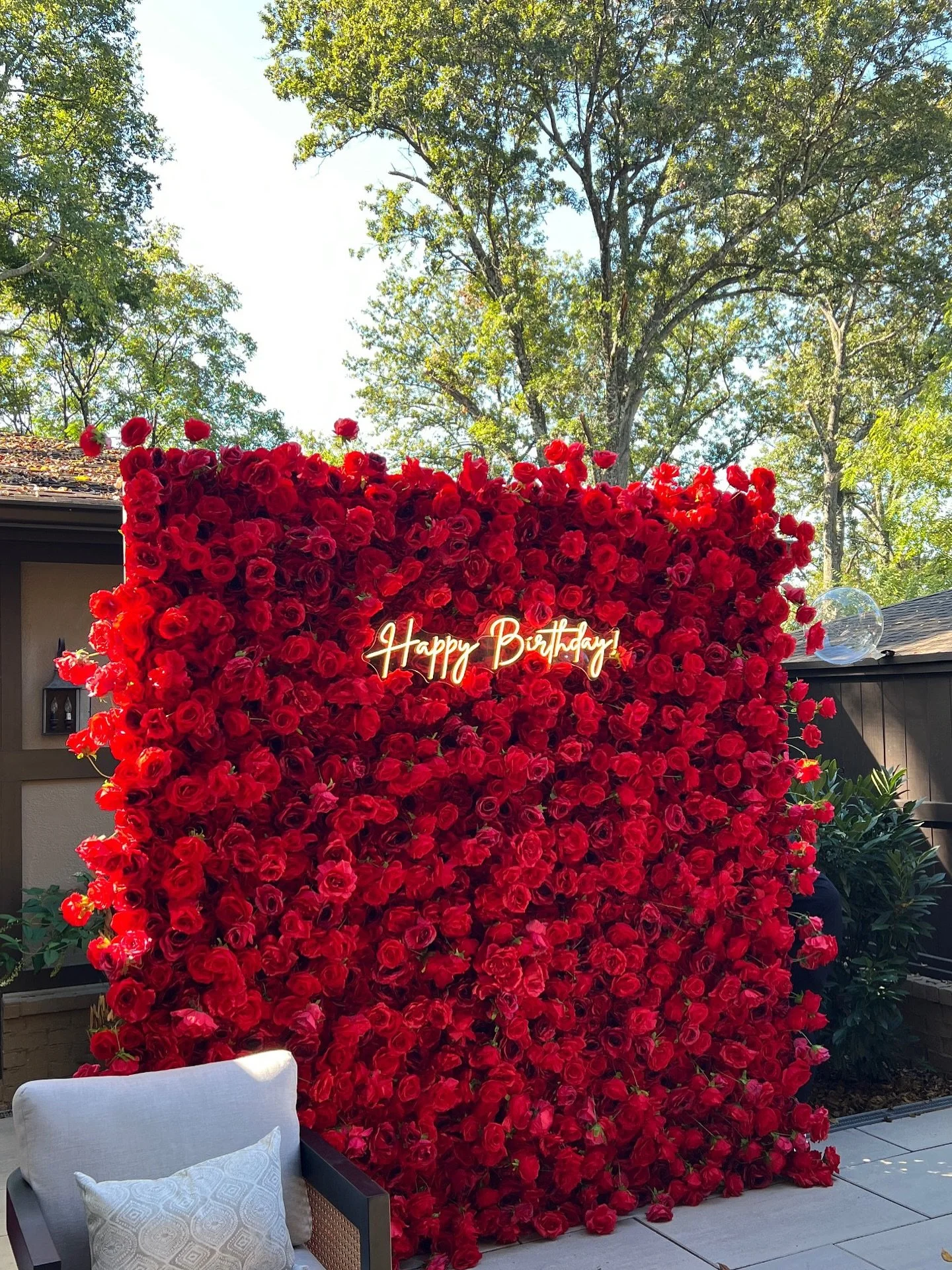 celebrating a new chapter with the dreamiest red flower wall..

Flower wall(Rubi Red) : @klevents___ 
.
.
.
.
.
#NashvilleEvents #NashvilleFlowerWall #kimlyeventsnashville #FlowerWallGoals #NashvilleBirthday #BirthdayBackdrop #EventDecorNashville #Lu