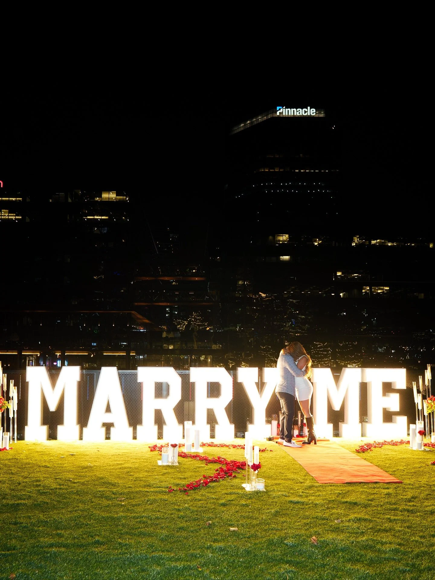 We had the pleasure of helping @melendezjustyn surprise @celesteleon.co at their Friendsgiving celebration this past Saturday. Everything turned out so beautiful and we&rsquo;re just so happy with how everything came together. Their friends were the 