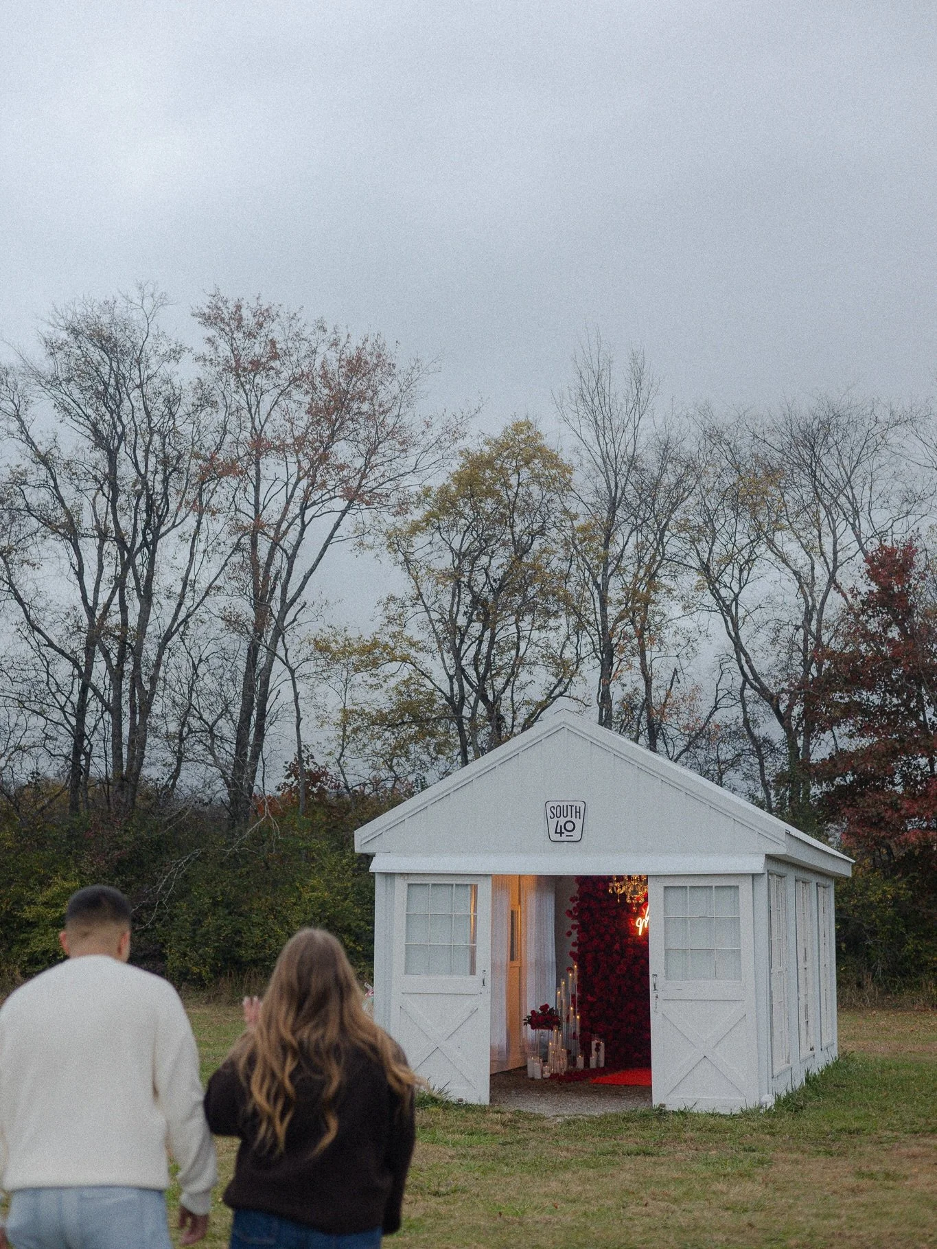 We were honored to help @e_dgar.d pull off the perfect surprise proposal for @makfiitz . Even though we were surprised by rain on their special day, everything worked out beautifully thanks to @south40farm and their stunning White Room, which ended u