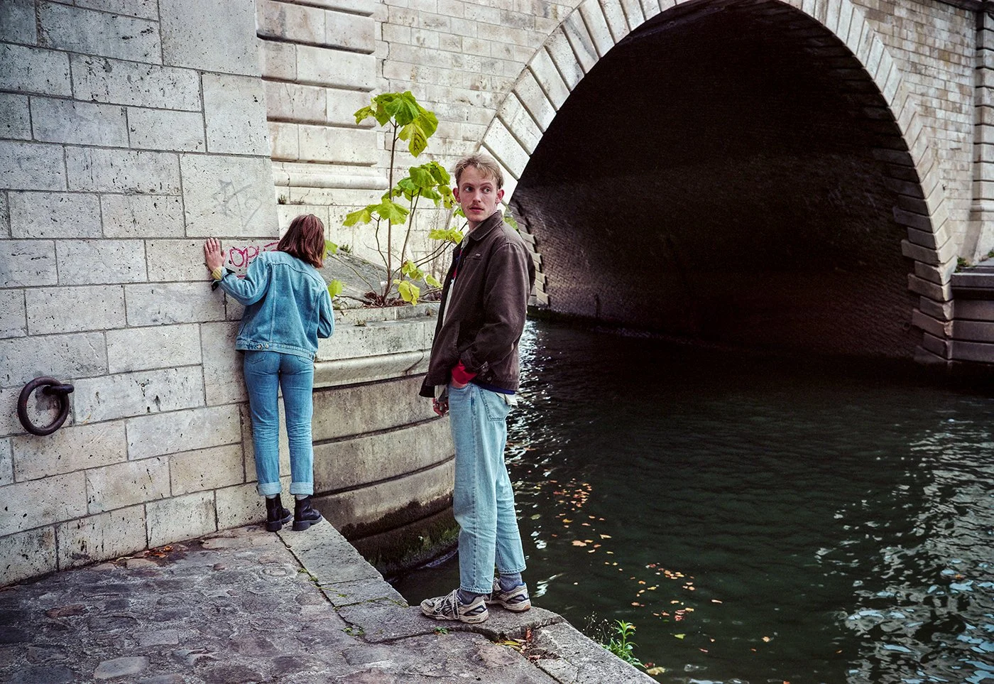 c_Paris_Linus_and_Johanna_in_Sqaure_Barye.jpg