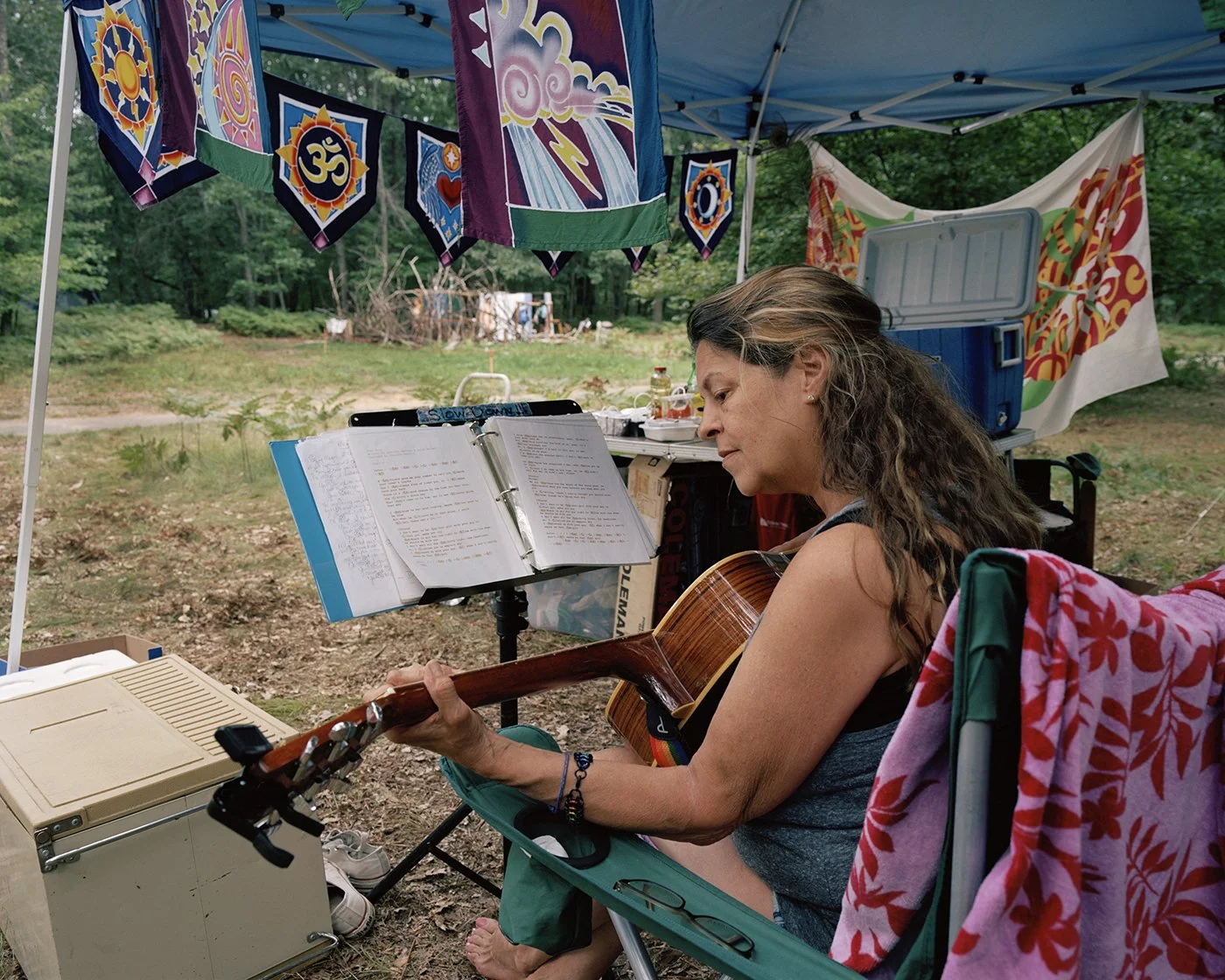 d_SandraPlayingGuitar.jpg