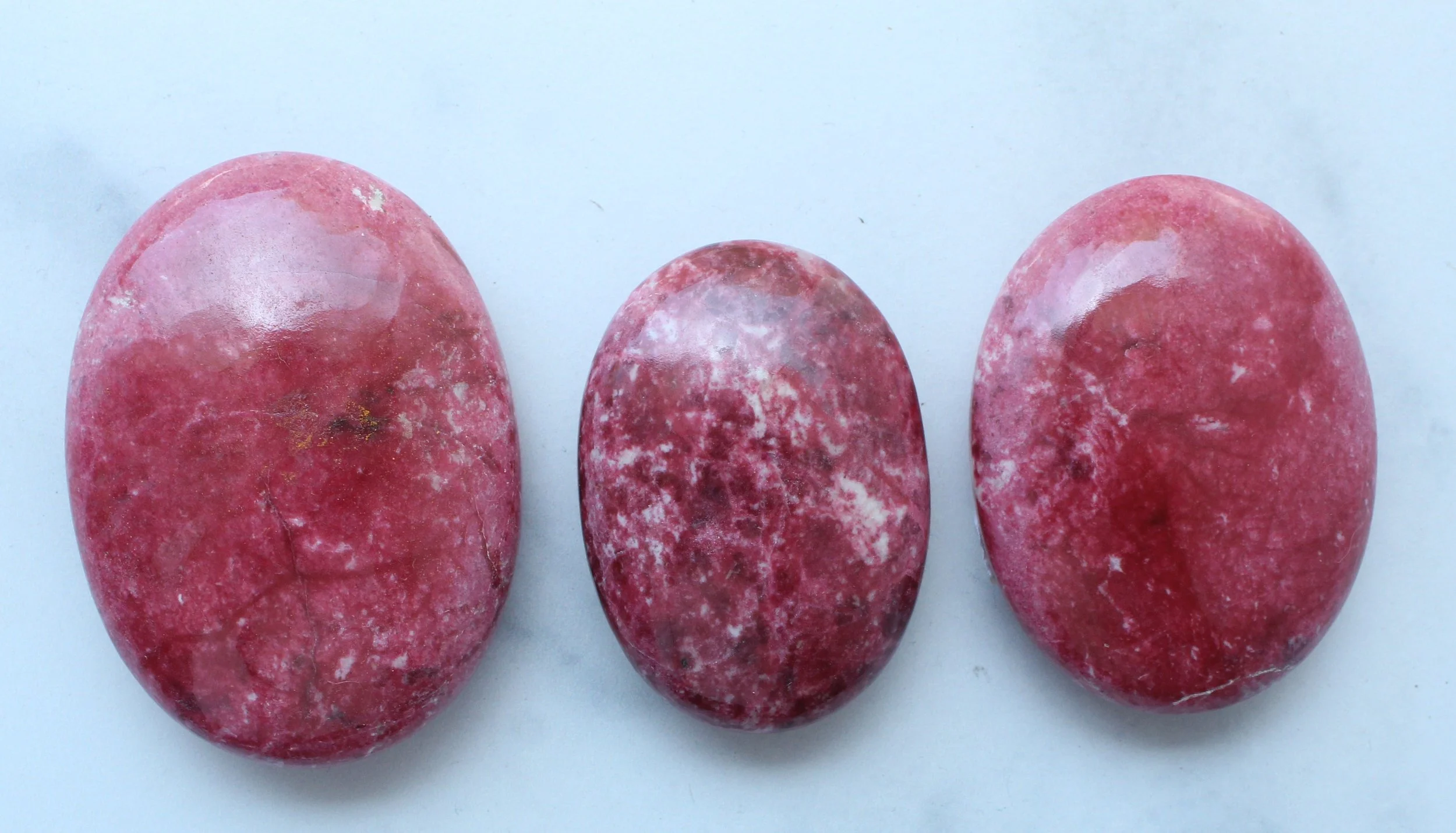Thulite palm stone