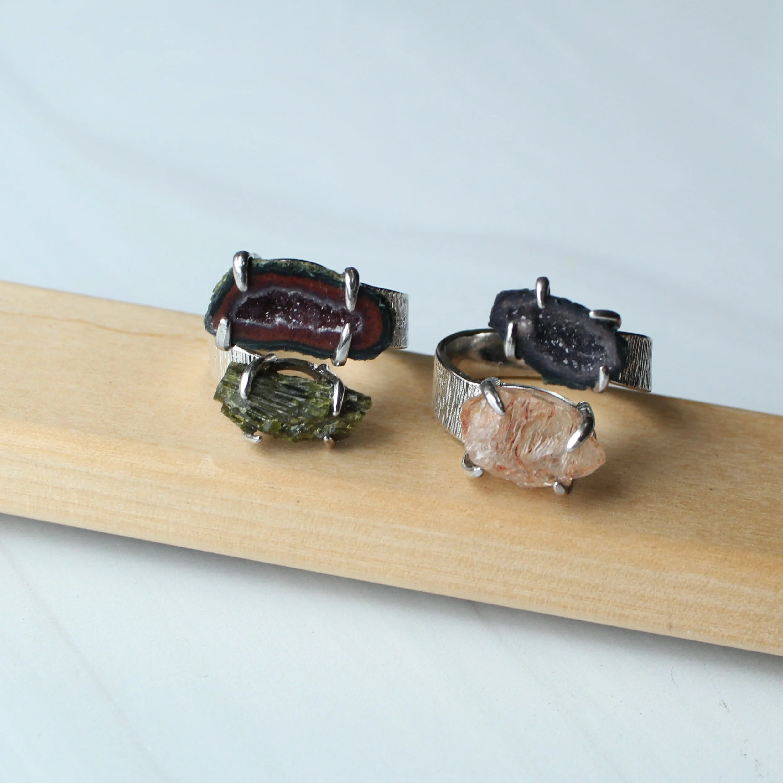 Agate and gemstone silver ring