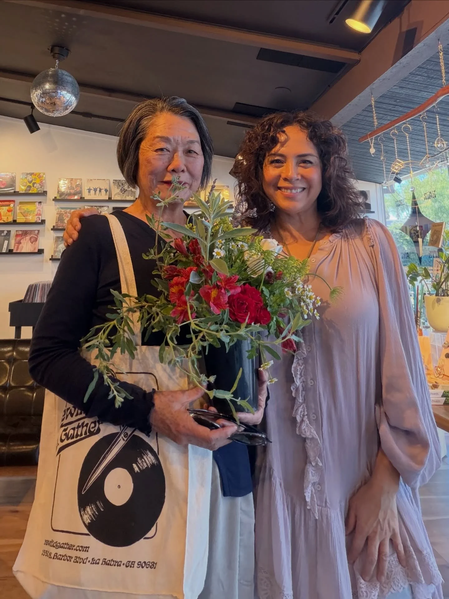 Rewild &amp; Gather is built on connections. Our network of friends and family that keep us doing what we love is part of the dream! Happy Spring Fam, enjoy this glorious season 🩵 Thank You Jax for this beautiful bouquet from your garden 💖