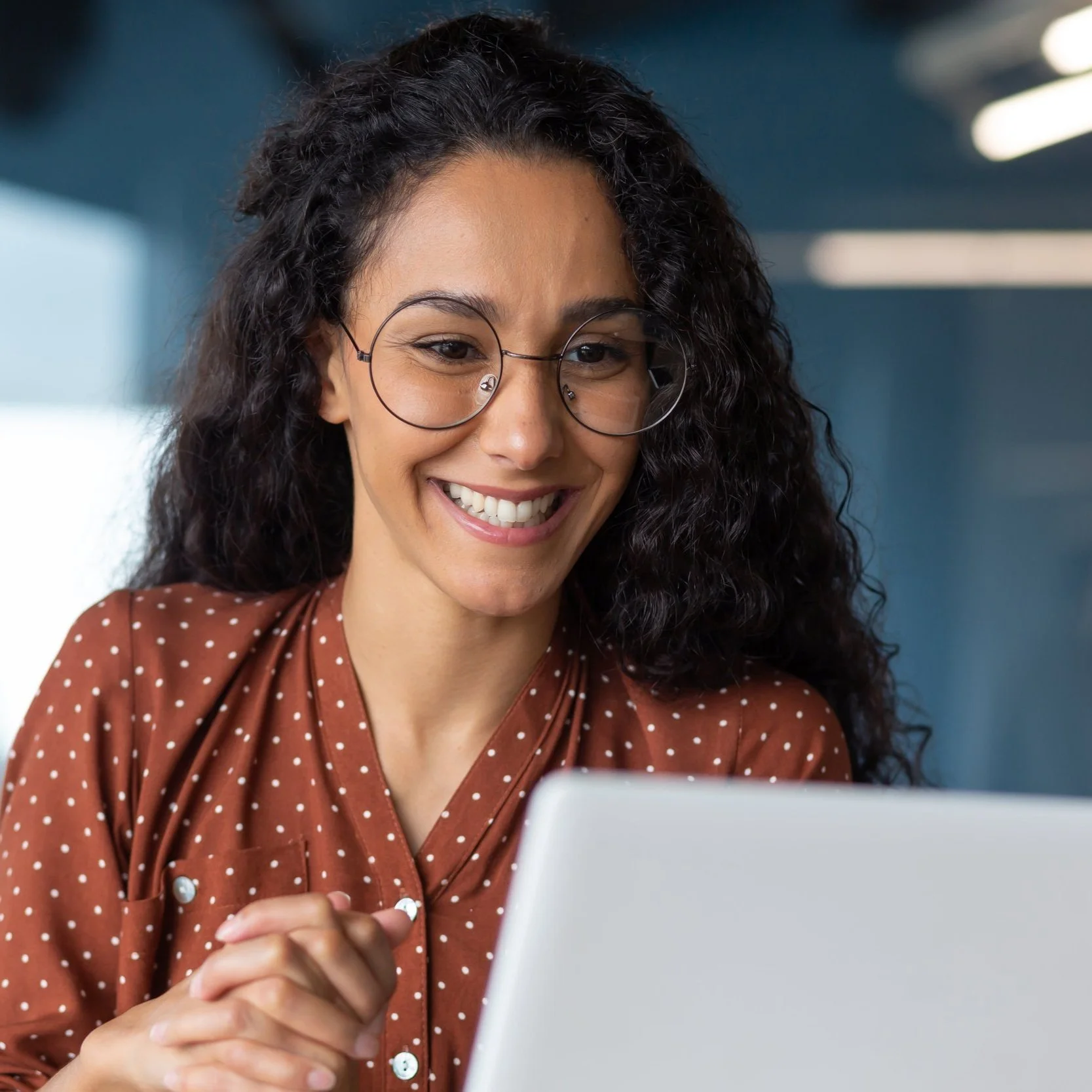 A woman experiencing relief through virtual anxiety therapy in New Port Richey, showing the convenience of online mental health counseling with Everthrive Counseling.