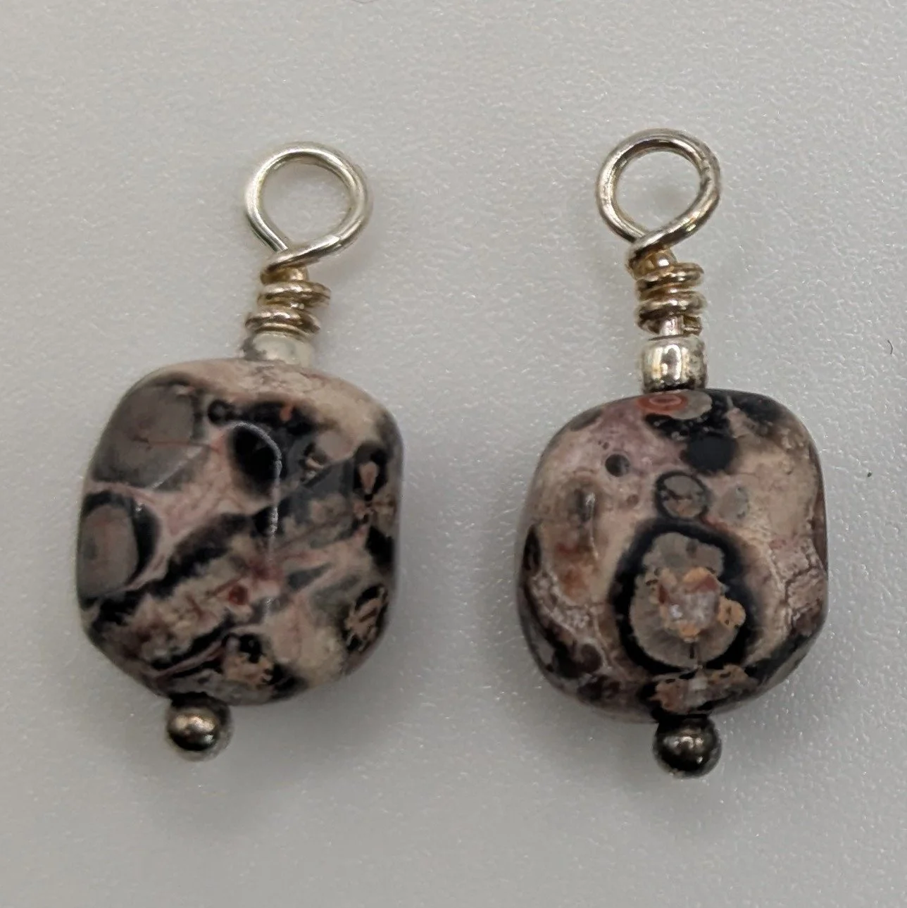 Leopardskin jasper nugget 2.jpg
