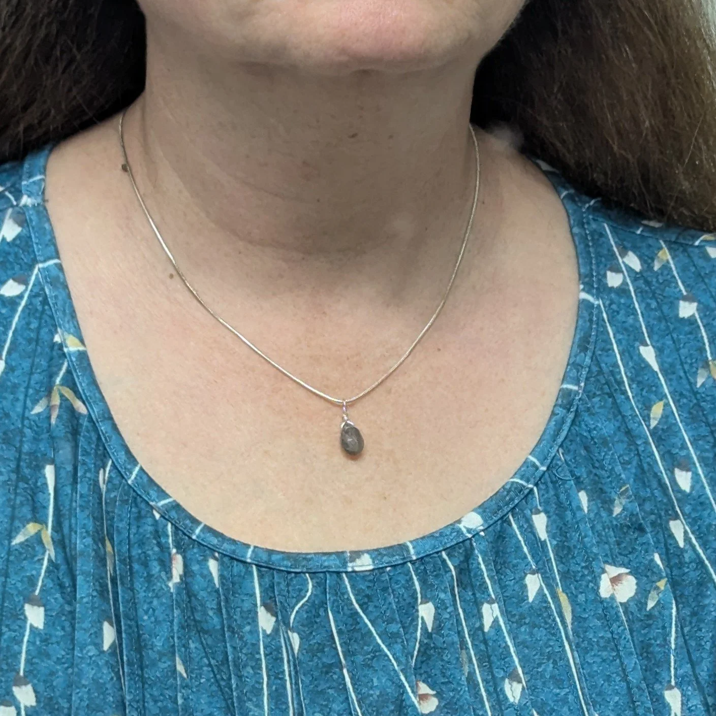 faceted lab pendant on.jpg