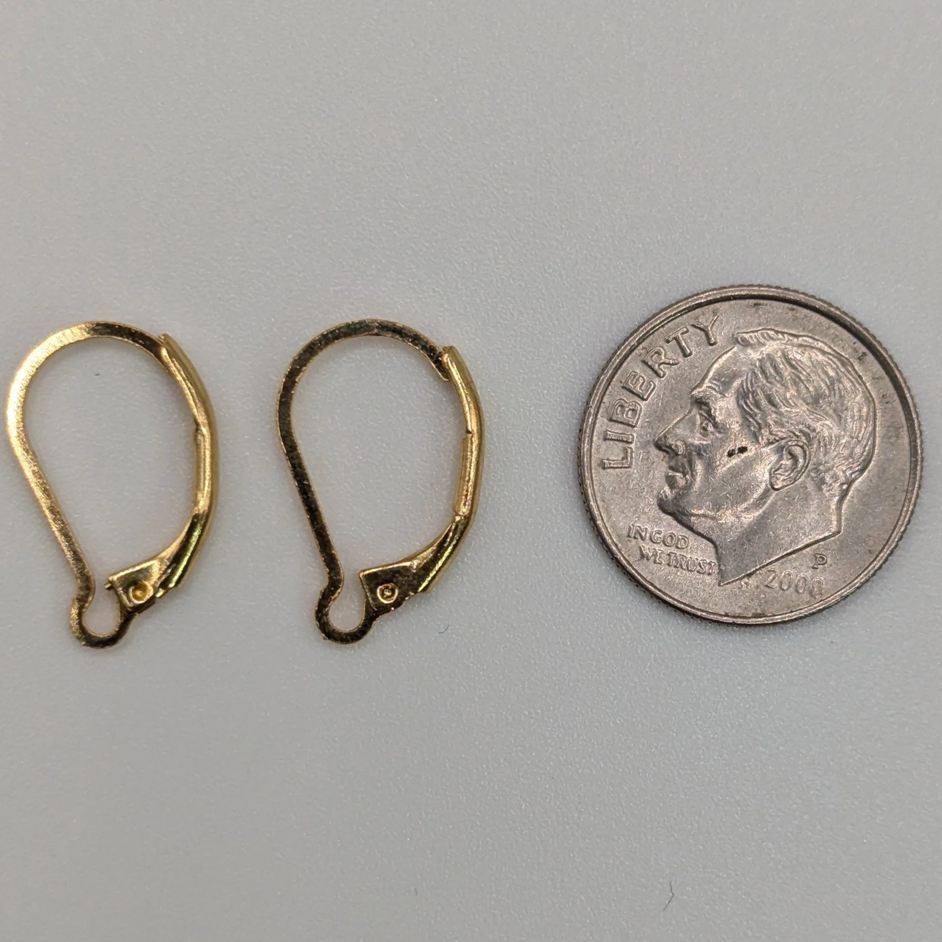 gold leverbacks size.jpg