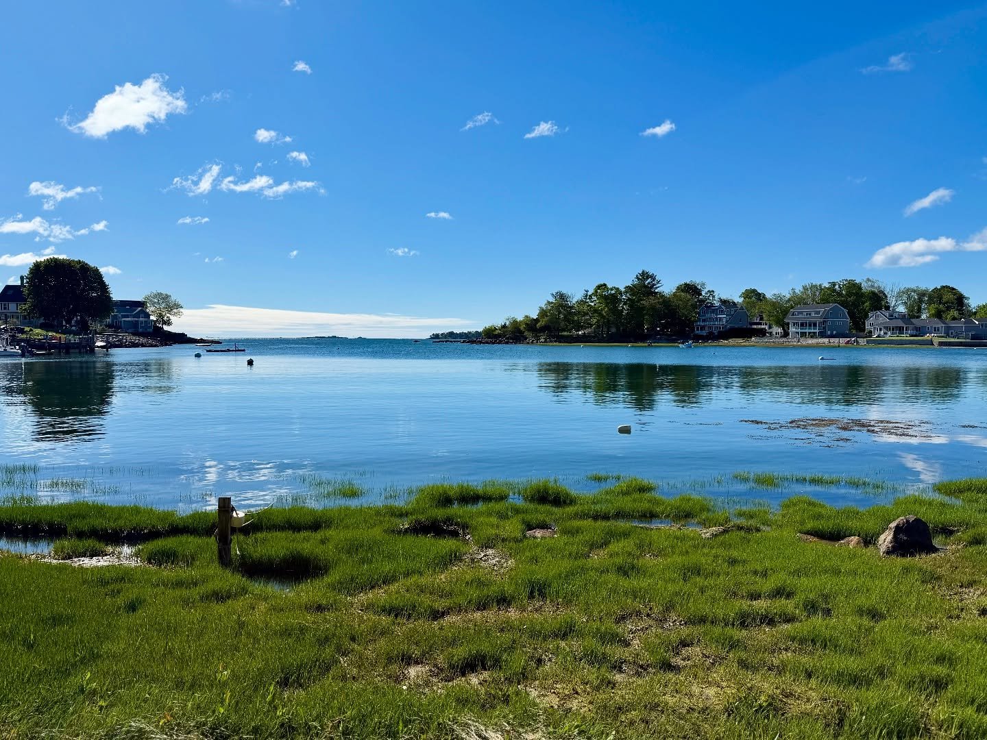 Juniper Cove &mdash; Possibly one of the most beautiful places to paddle on the north shore. 

Light winds and a high tide just past 11:00 make today a great day to come checkout one of our favorite spots to paddle. 

🌤️

We didn&rsquo;t get three s