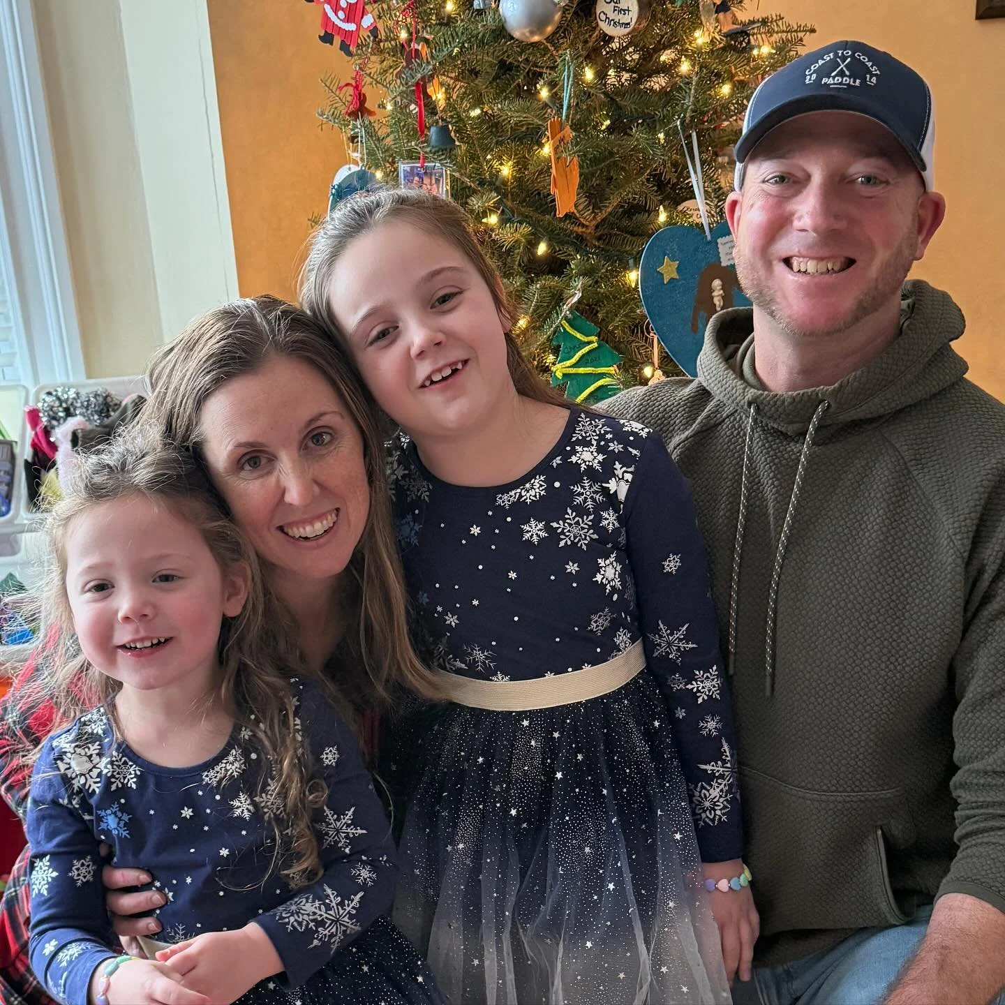 Happy Holidays Paddle Fam! Sending you all lots of love and paddling in the New Year 
🩵 Aaron, Ashley, Brooklyn and Miley