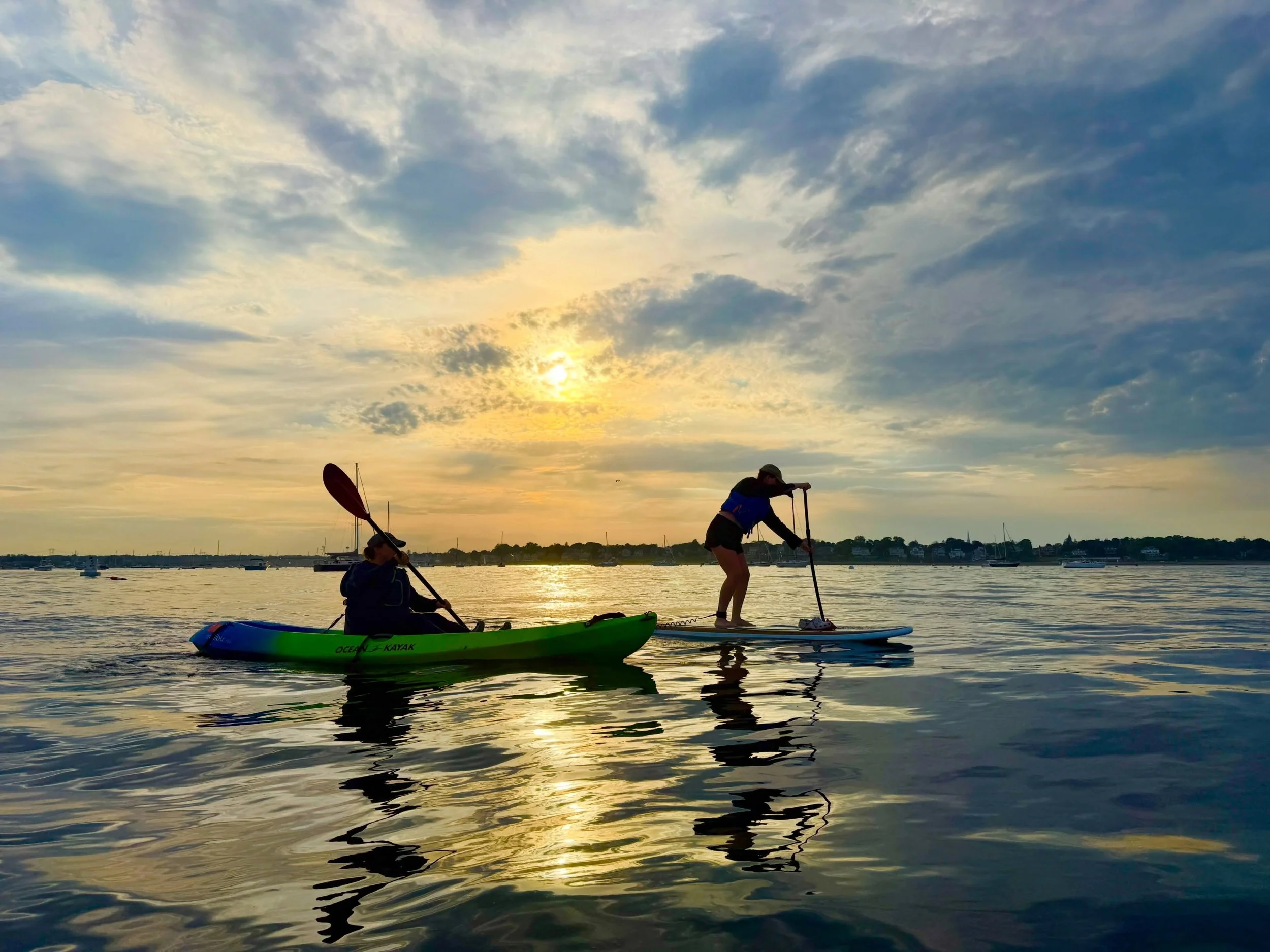 ☀️ Despite a forecast showing overcast skies, our first sunset tour of the season was incredible! 

The wind, which had been blowing pretty strong earlier that afternoon, laid all the way down, leaving glassy seas. 

We watched terns diving for food 