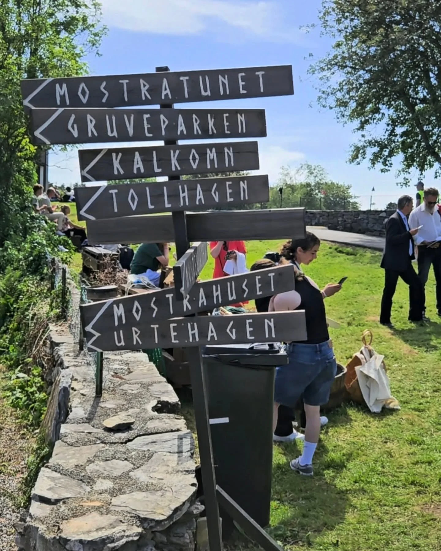 Tilbakeblikk p&aring; fjor&aring;rets str&aring;lende helg p&aring; Moster, feiring av kristenretten som ble vedtatt der i 1024 - og et fullsatt Moster Amfi til Himmelske toner sin finalekonsert! 🎶

M&aring;nedsskiftet mai/juni 2024 ga en helg full 