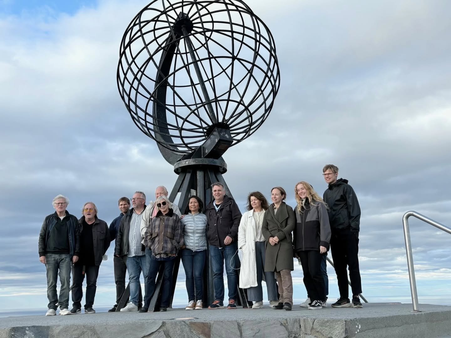 Teamet p&aring; Nordkapp i dag, klare for forestilling i Honningsv&aring;g kirke i kveld 😊 Velkommen!

#honningsv&aring;g #Nordkapp #himmelsketoner #sunnivaavselja #forestilling