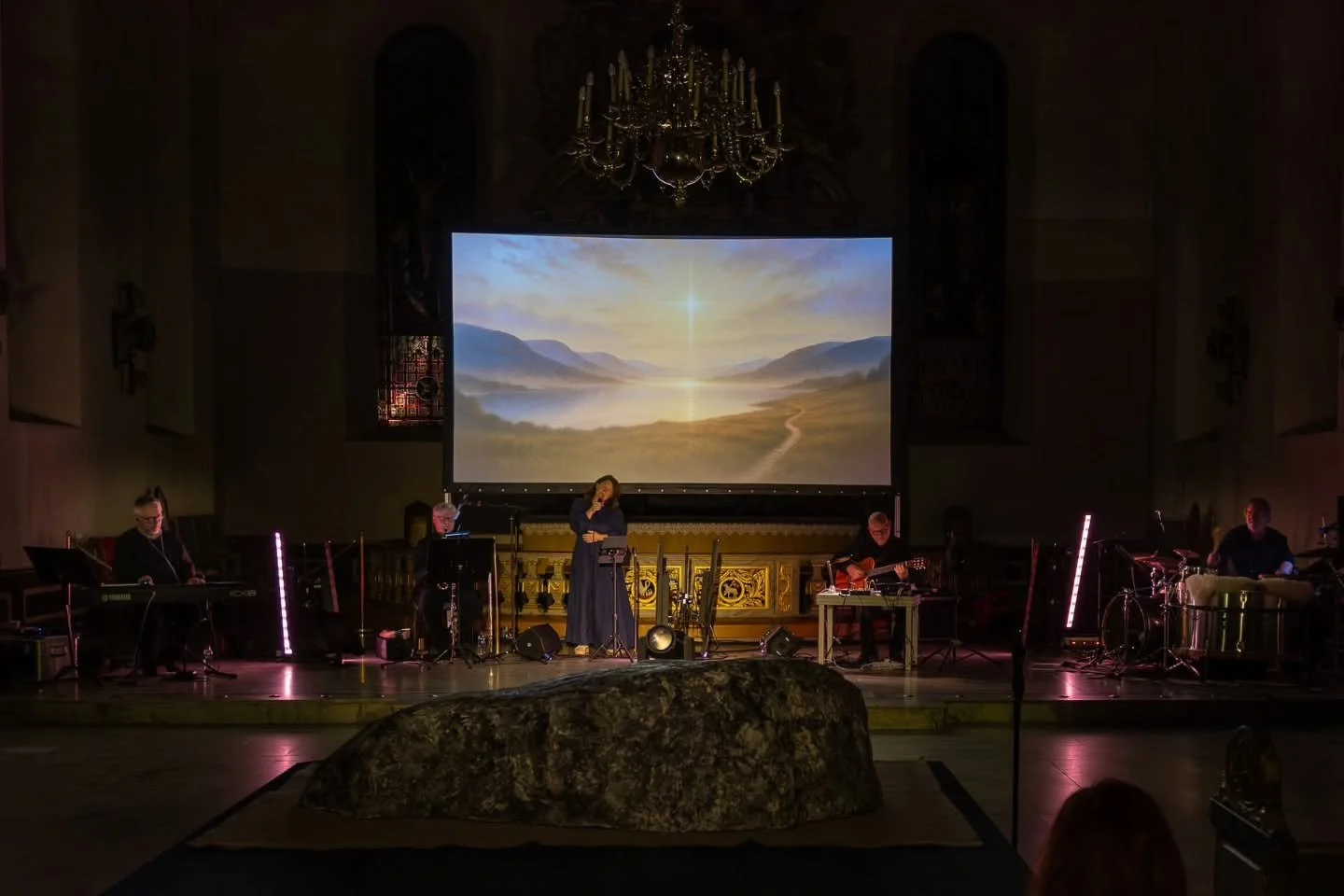To fine forestillinger med Sunniva av Selja i Oslo Domkirke og Skedsmo kirke er n&aring; over 🎶 Takk til alle som kom! 
Neste stopp er Lyngdal kirkesenter torsdag, 25. 09., hjertelig velkommen dit 😊

#sunnivaavselja #oslodomkirke #skedsmokirke #him