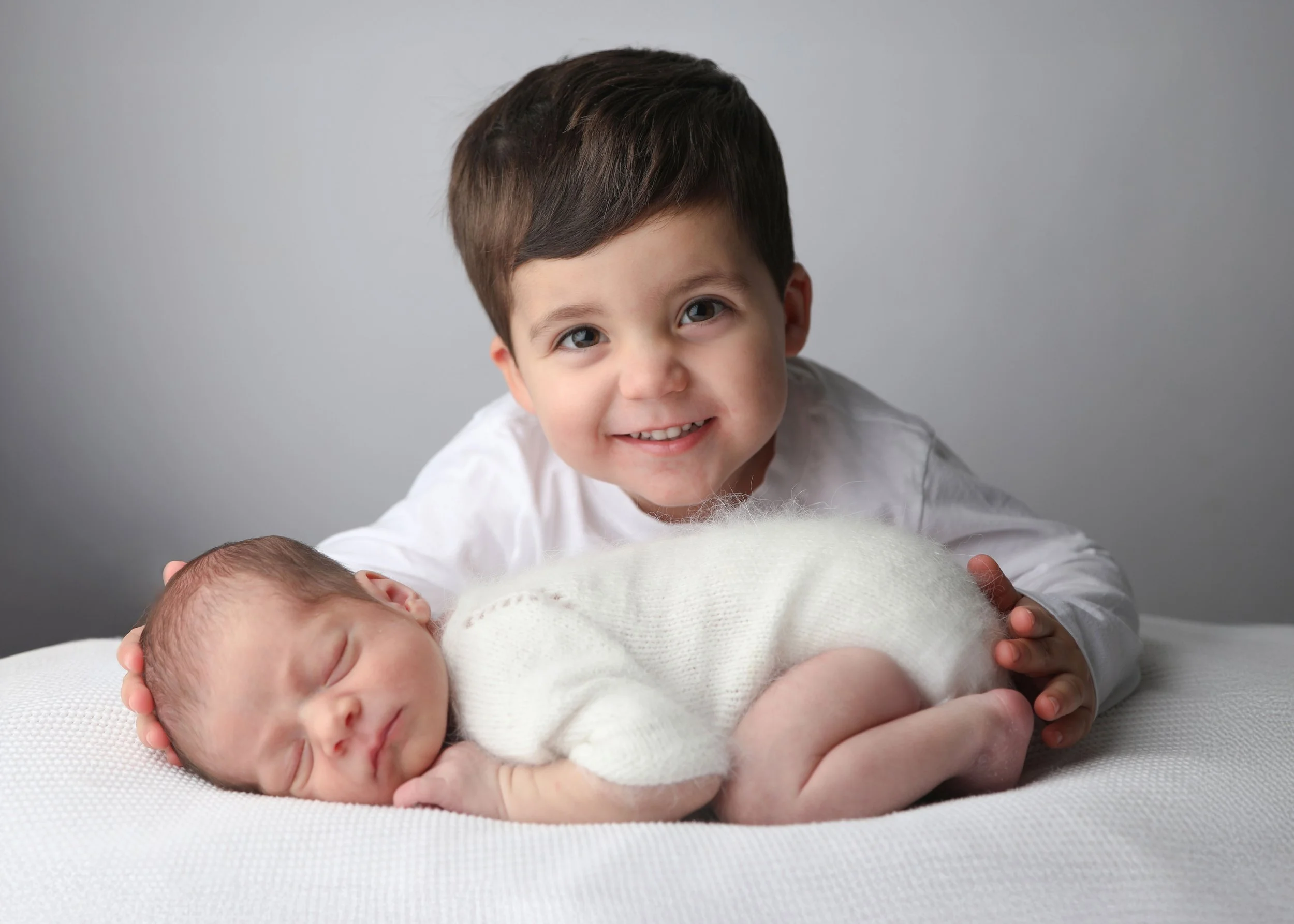 newborn-sibling-photo-guildford.jpg