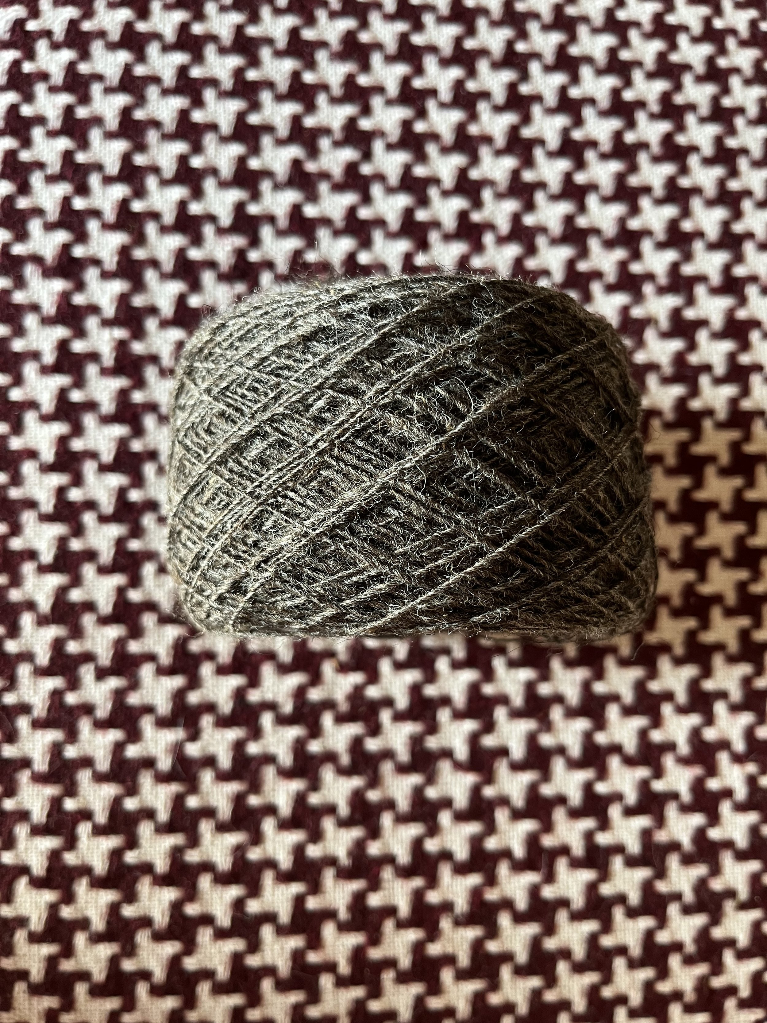 Oyfanoy wol bruin/ marron,  50 gr.- ca. 208 meter