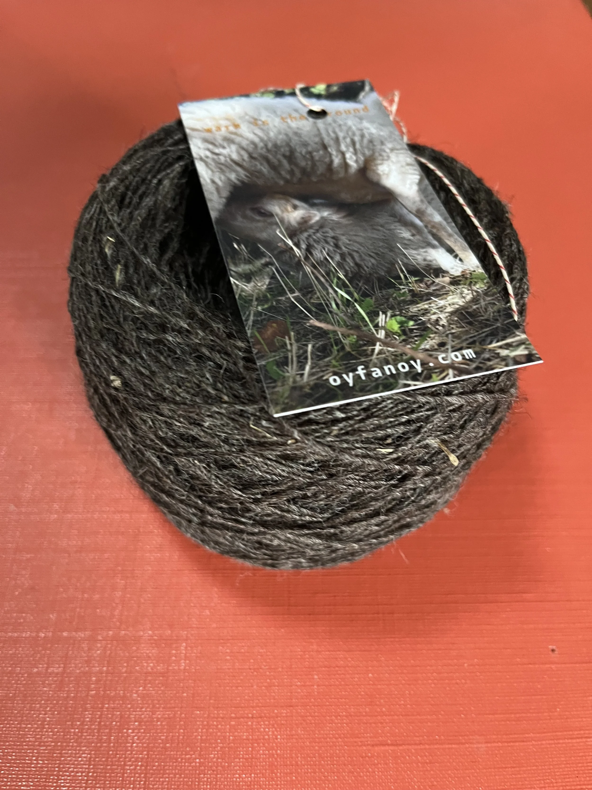 Oyfanoy wol bruin/ marron,  50 gr.- ca. 208 meter