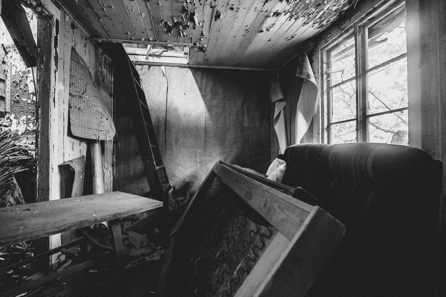 📷Sony a7iv

#sonyalpha
#sonya7iv
#sonyphotography
#amateurphotography
#amateurphotographer 
#photolove 
#photographersofinstagram 
#postapocalyptic 
#abaondonedplaces 
#abandonedhouses 
#abandonedhouse