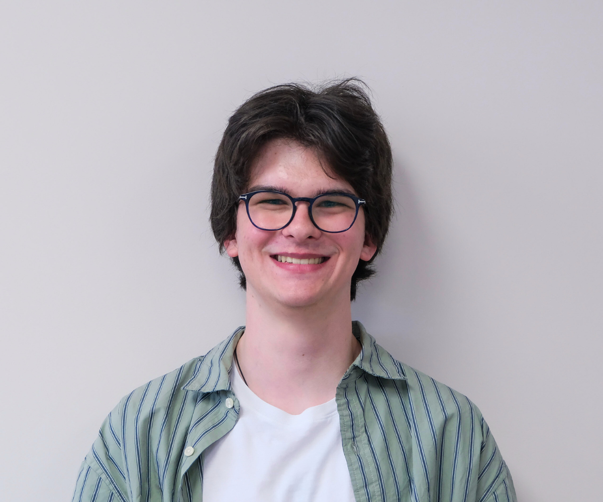 Headshot of Elliott Checkley, an Instructor at Yellow Brick Music