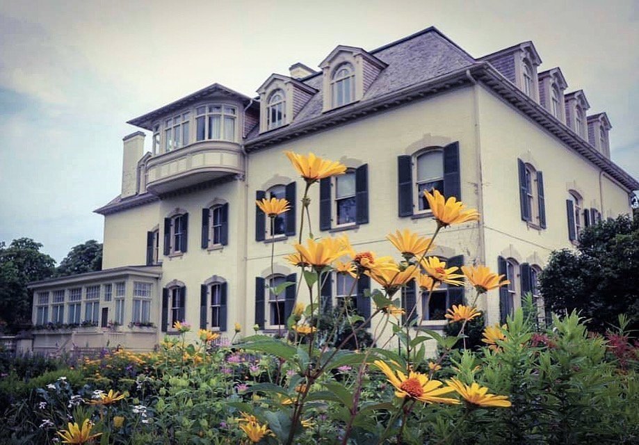 SpadinaHouse.jpg