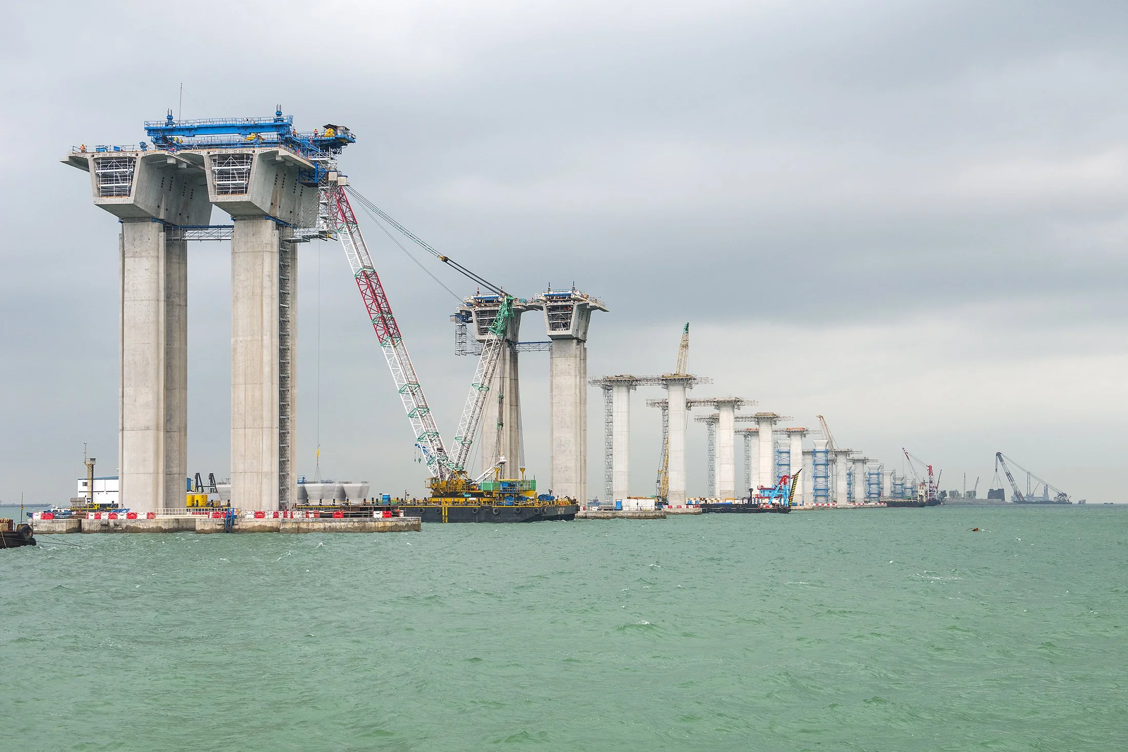 Hong Kong-Macao bridge construction, the longest oversea bridge in the world, for Bouygues TP / VSL