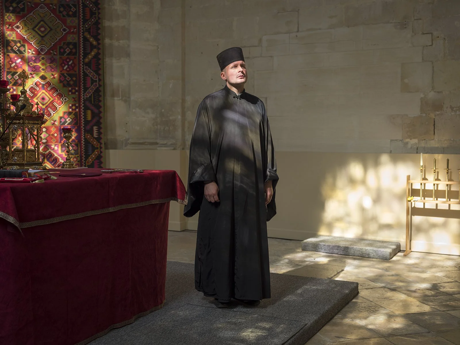 Father Yuriy Leshchynsky in his ukrainian church in Senlis, for ZADIG magazine