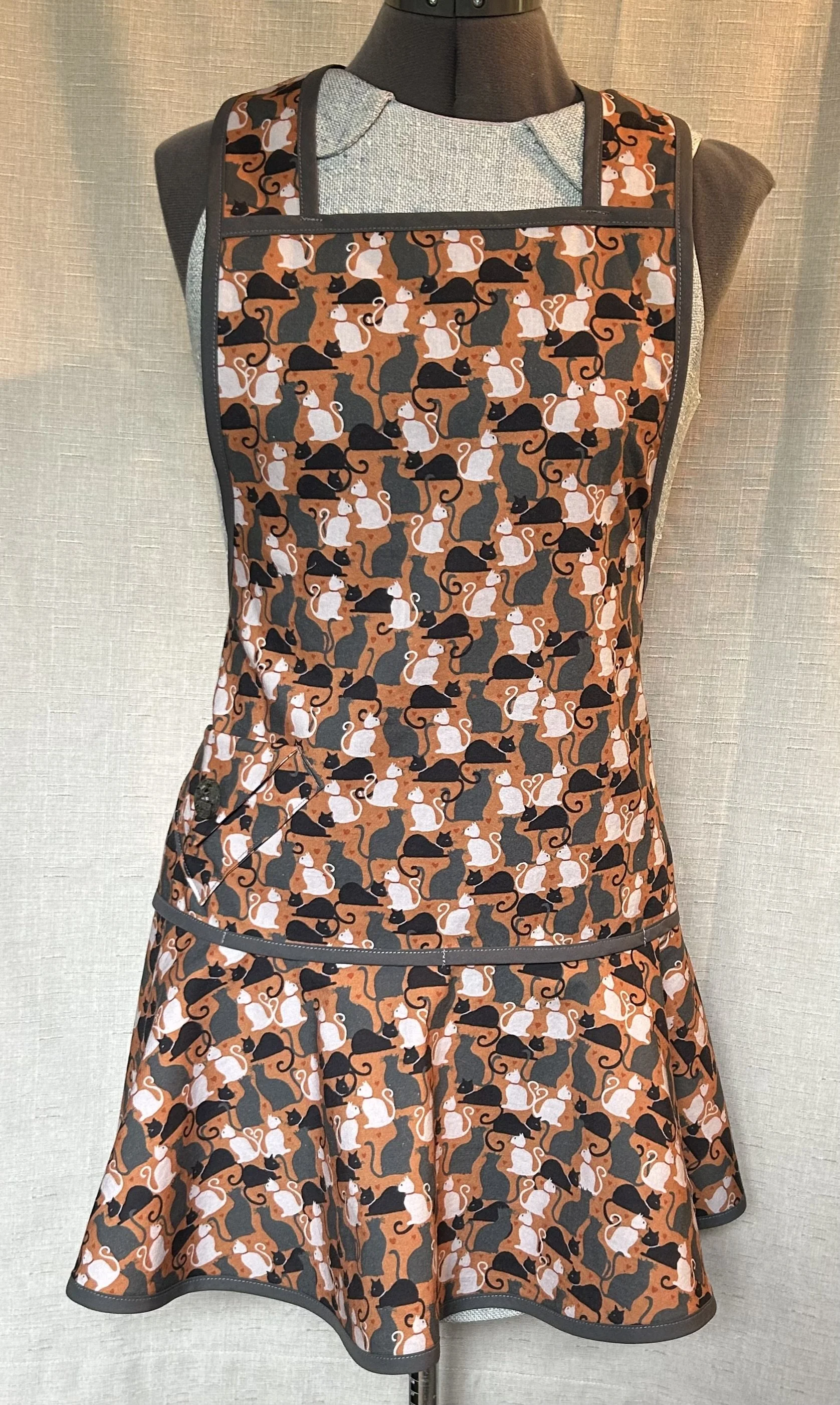 Swirly Apron: Good Kitties
