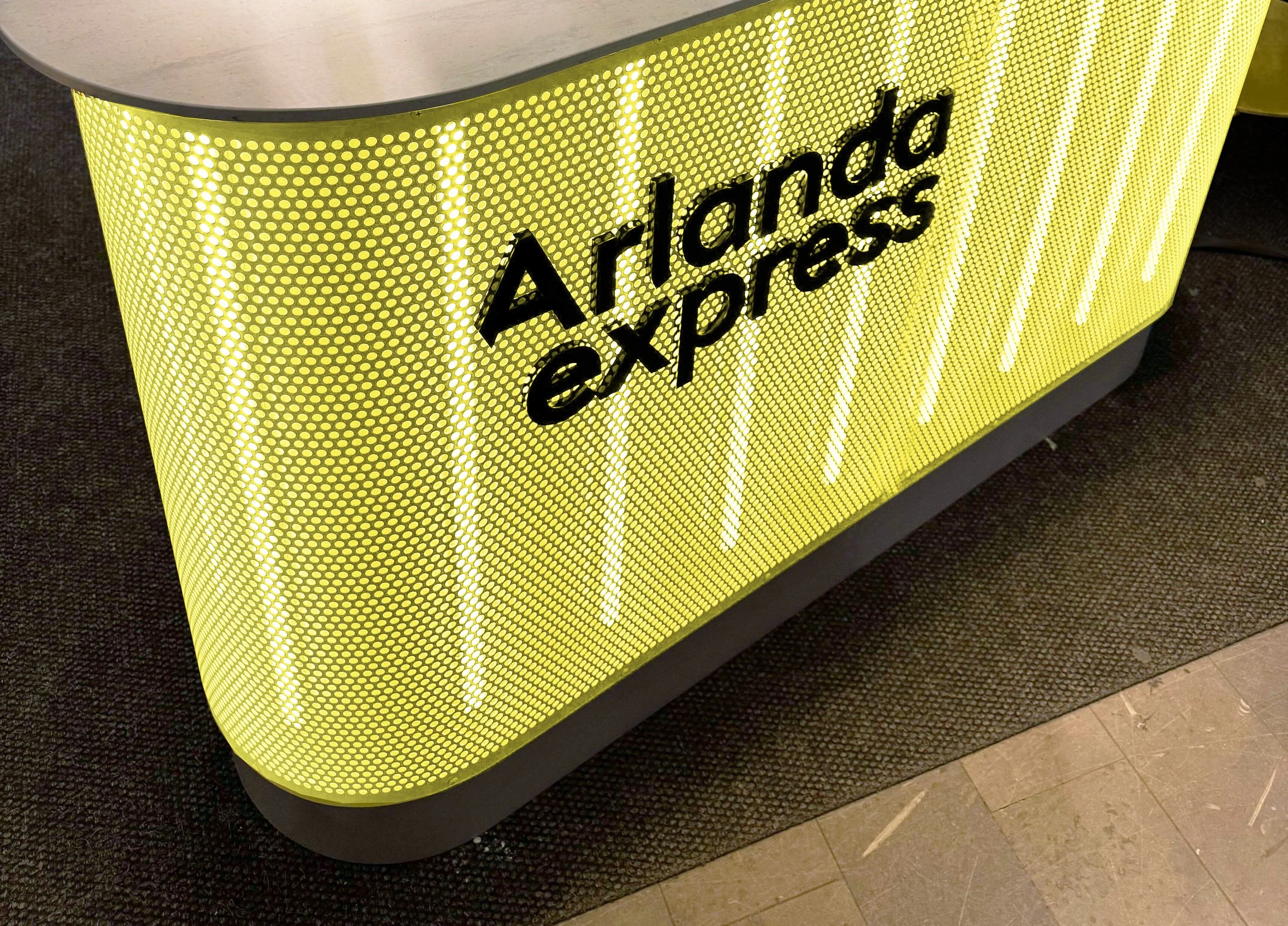 A designed sales desk for Arlanda Terminal 5 - Arlanda express brand visual identity brand experience made by TBD Studios.