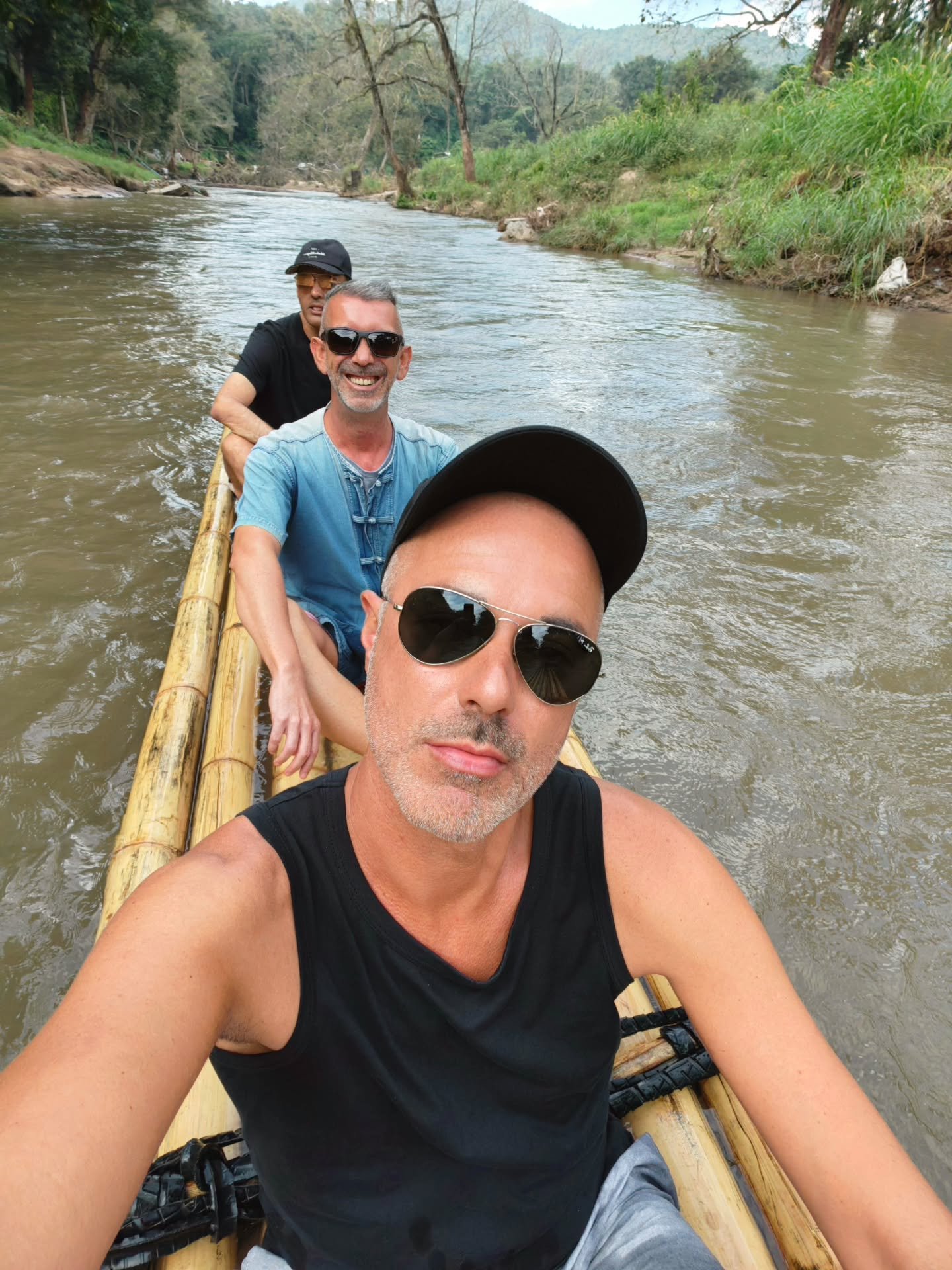 Floating down a river in 🇹🇭 Thailand with our amazing group 🛶🌿✨

Traveling with Outcome Out means ZERO stress &mdash; we&rsquo;re always with you 💙 Whether you're solo, with friends, or your partner, you're never alone. 🧳👬👭👫

Thailand is pur