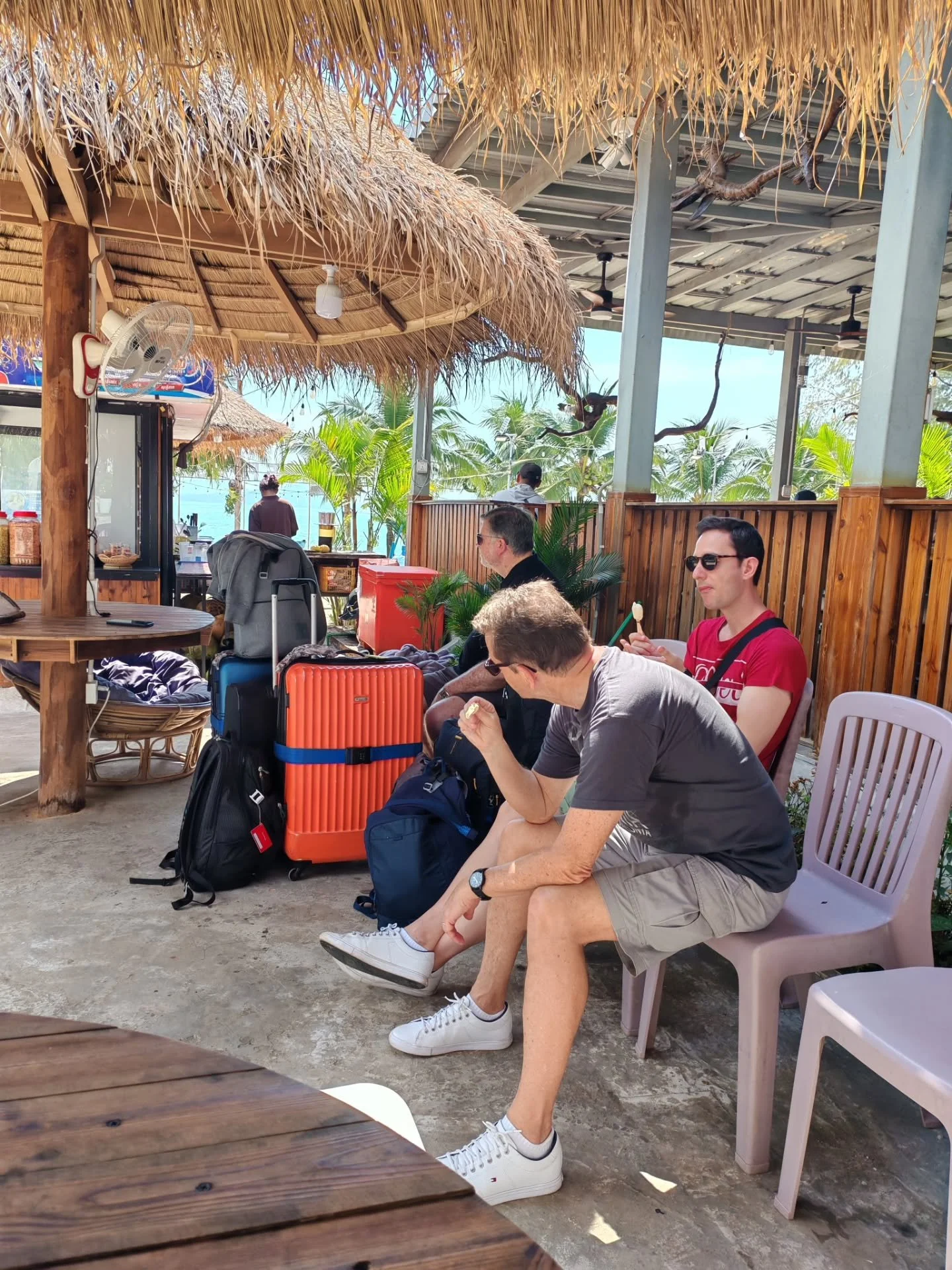 The Cambodia Tour continues with Out Come Out 🌈✈️
After 3 dreamy days in the paradise of Koh Rong 🏝️🌊, it was time to move on&hellip; next stop: Kampot 🚐✨

Kampot welcomed us with its chill riverside vibes, colonial charm and that slow, easy-goin