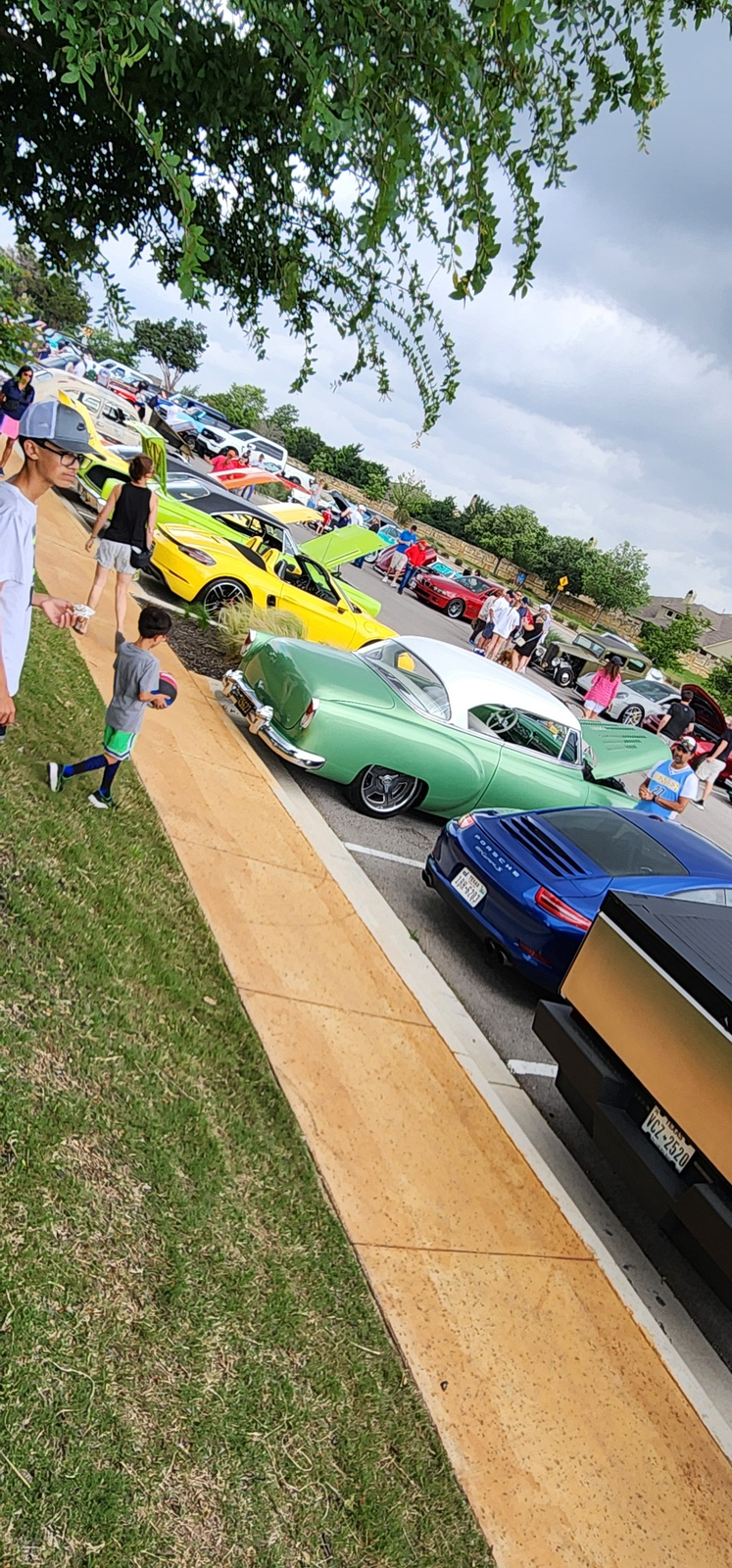 rough-hollow-carshow-set3-05.png
