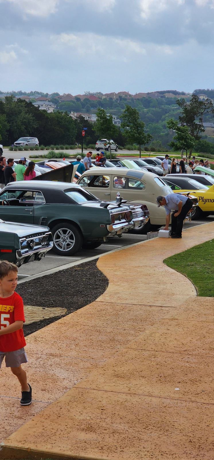 rough-hollow-carshow-12.png