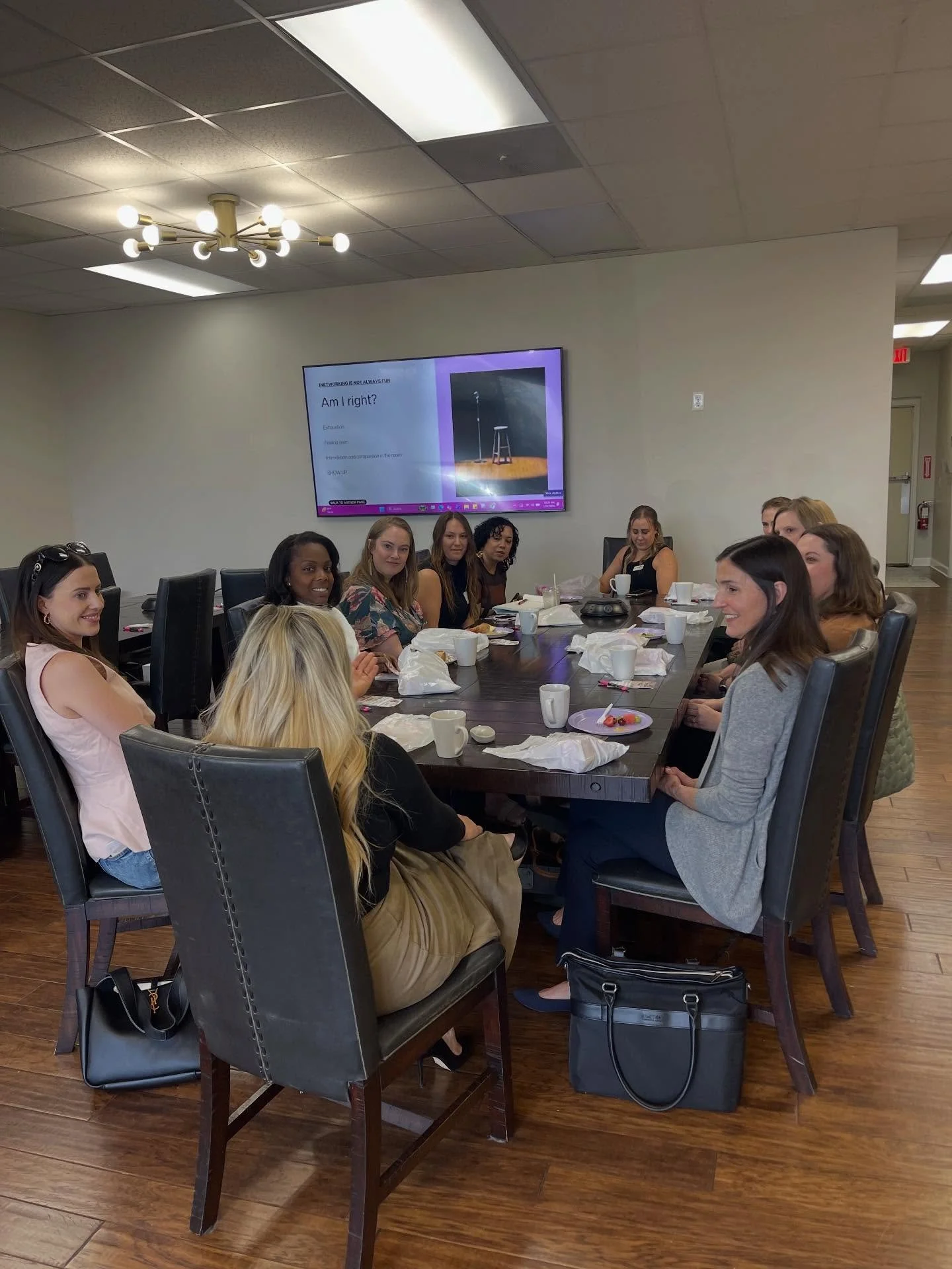 This is what Thrive Motherhood is about in this picture!

We love the markets, playgroups and fun events&hellip; but our real mission is to help moms find authentic community that will encourage and equip them to thrive in and out of the home.

We do