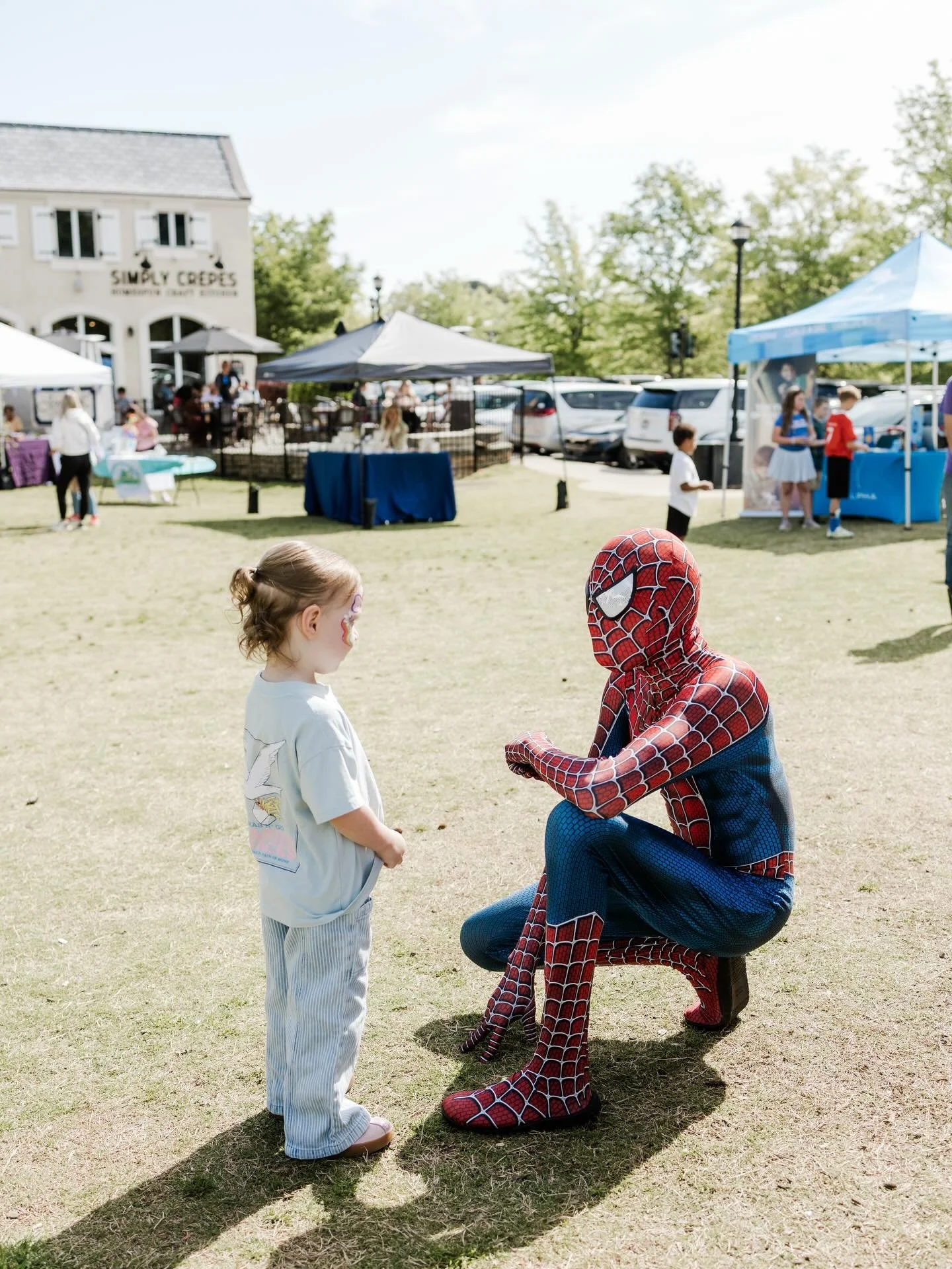 Some sweet moments from our spring market a week ago! Thanks @elise.hodges.photo for capturing them. 

We are so grateful for all who supported as a sponsor, vendor or attended! It was a beautiful spring morning with you all 😍.