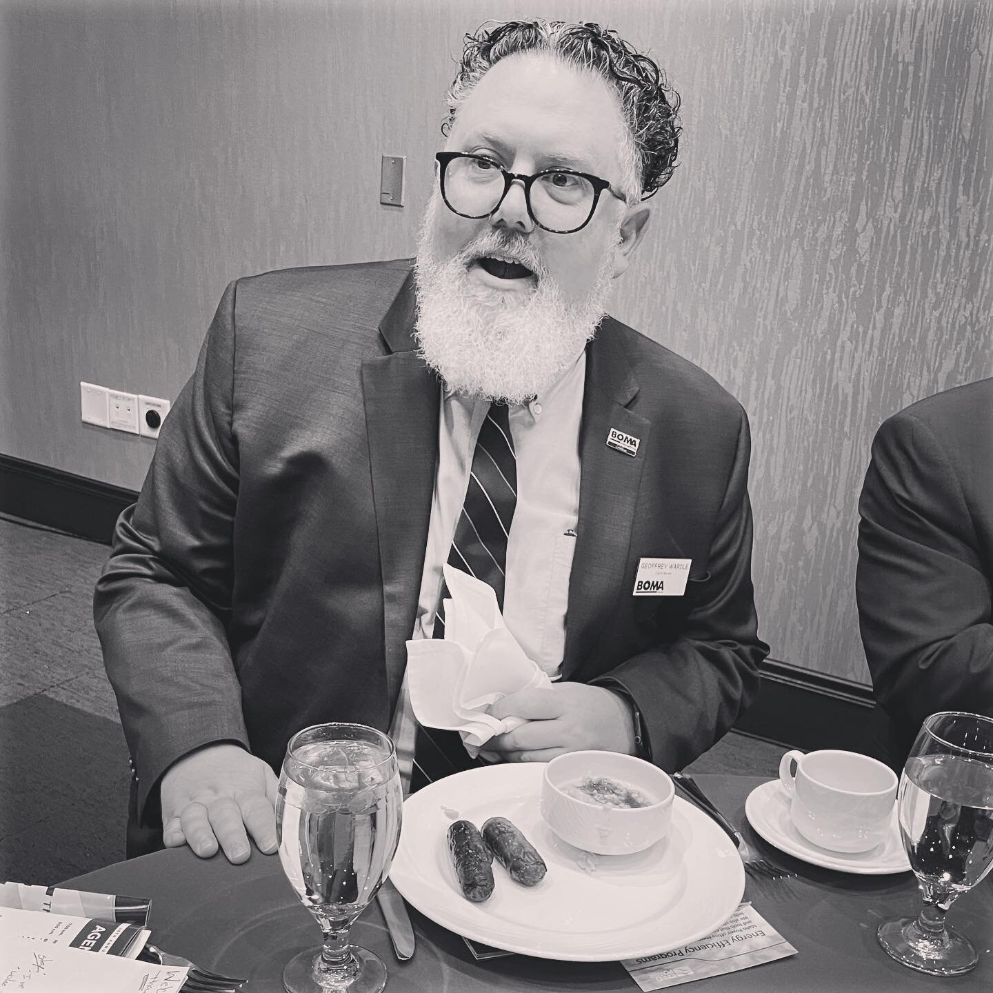 @geoffreywardle enjoying a lumberjack breakfast right before delivering an amazing address at the @bomaidaho Commercial Real Estate Symposium. 

#boise #boma #bomaidaho #bomasympo23 #commercialrealestate