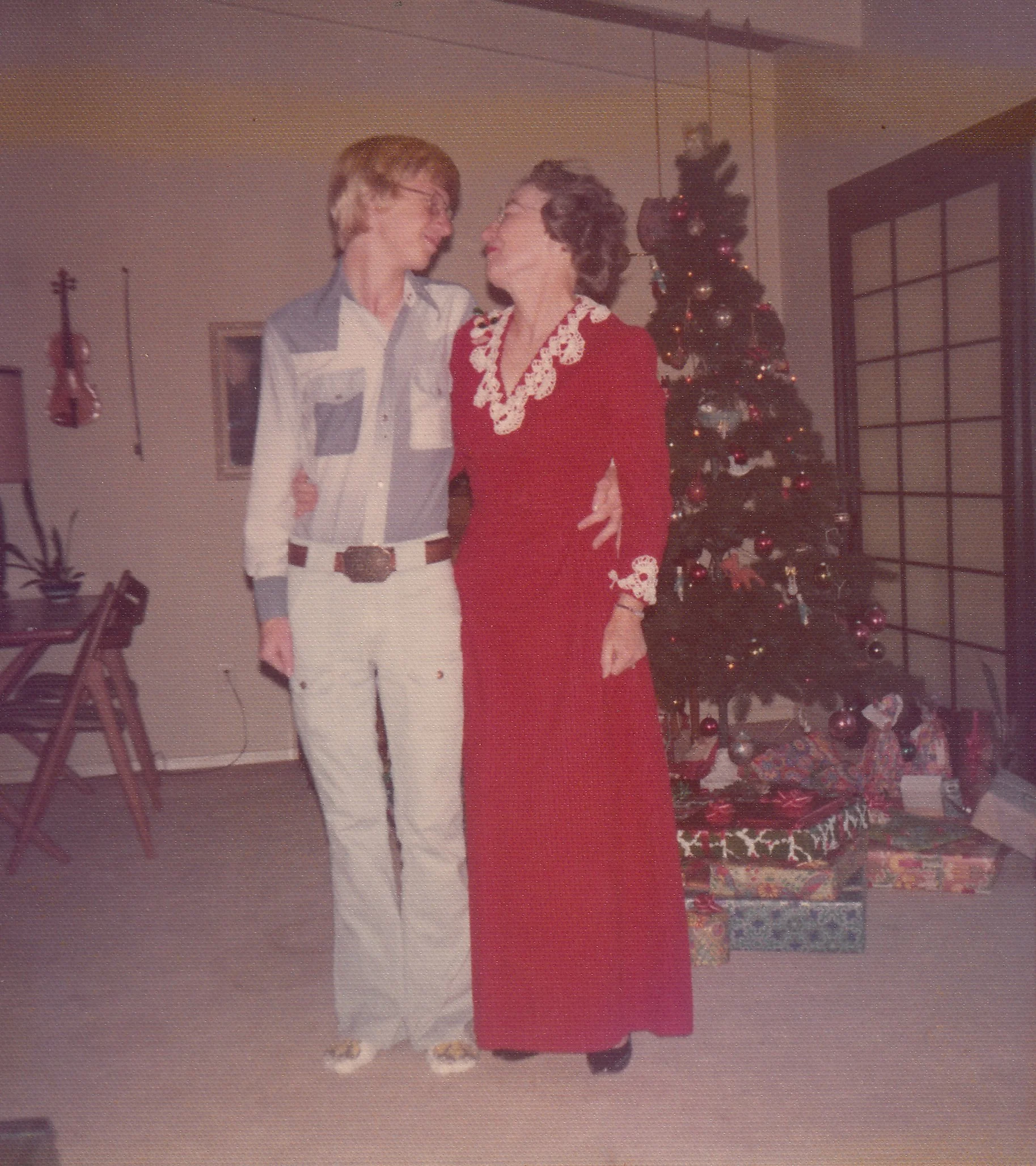 1975 John Kelly Wanda Christmas copy.jpg
