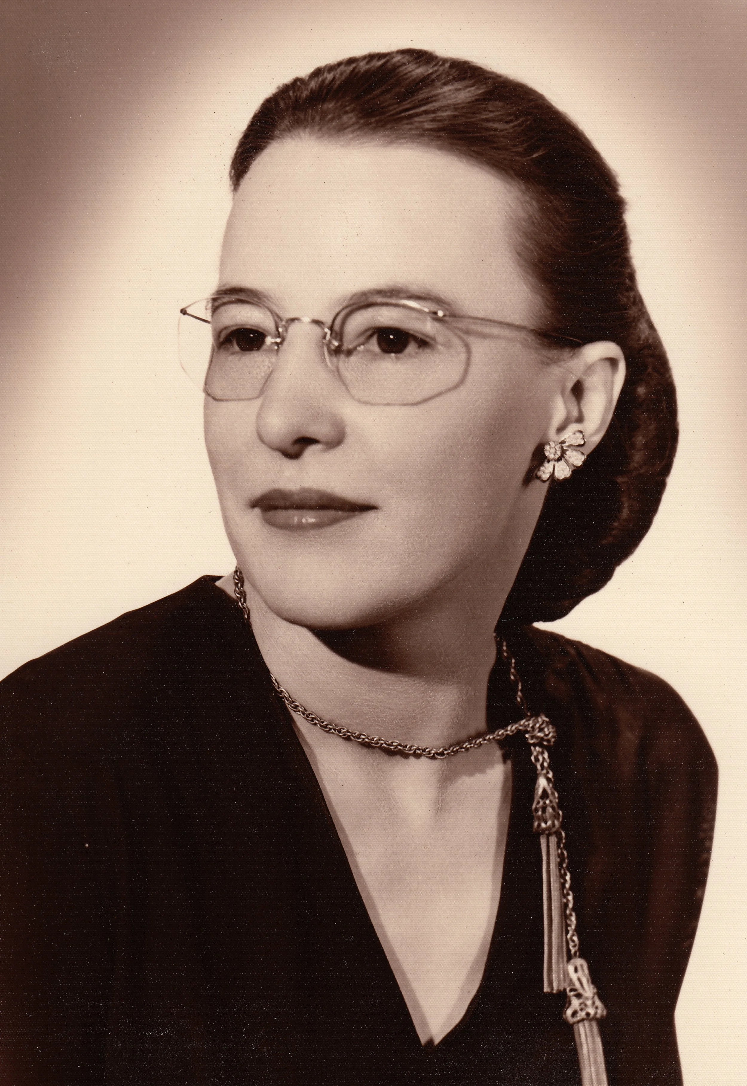 16 Wanda @ 1946 copy.jpg