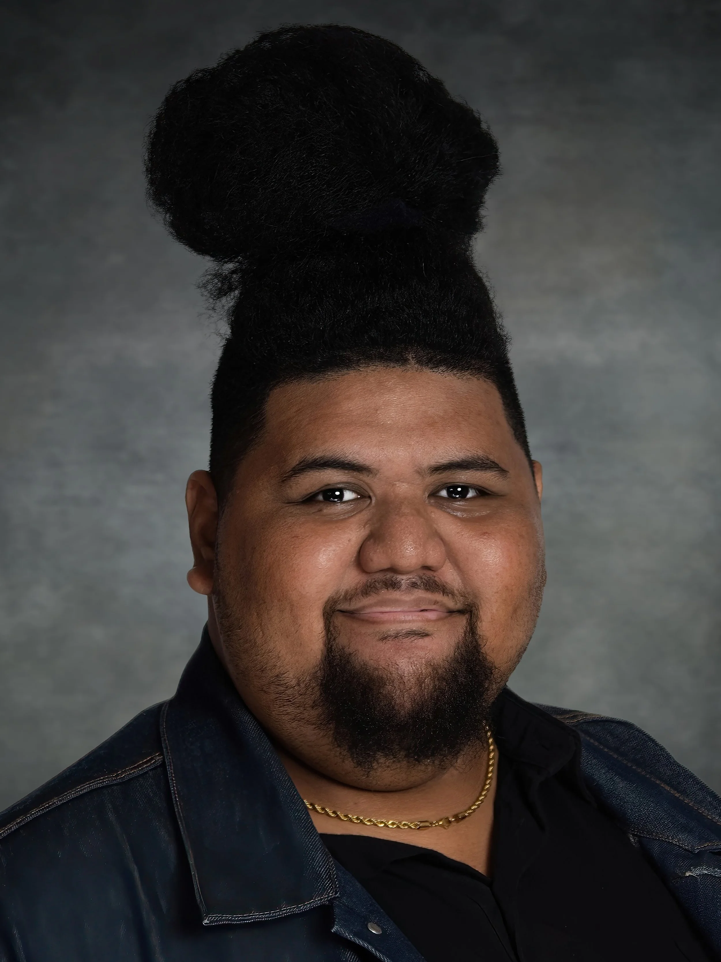 Biz Kellam, Honolulu Photographer, photographs a local musician's Headshot