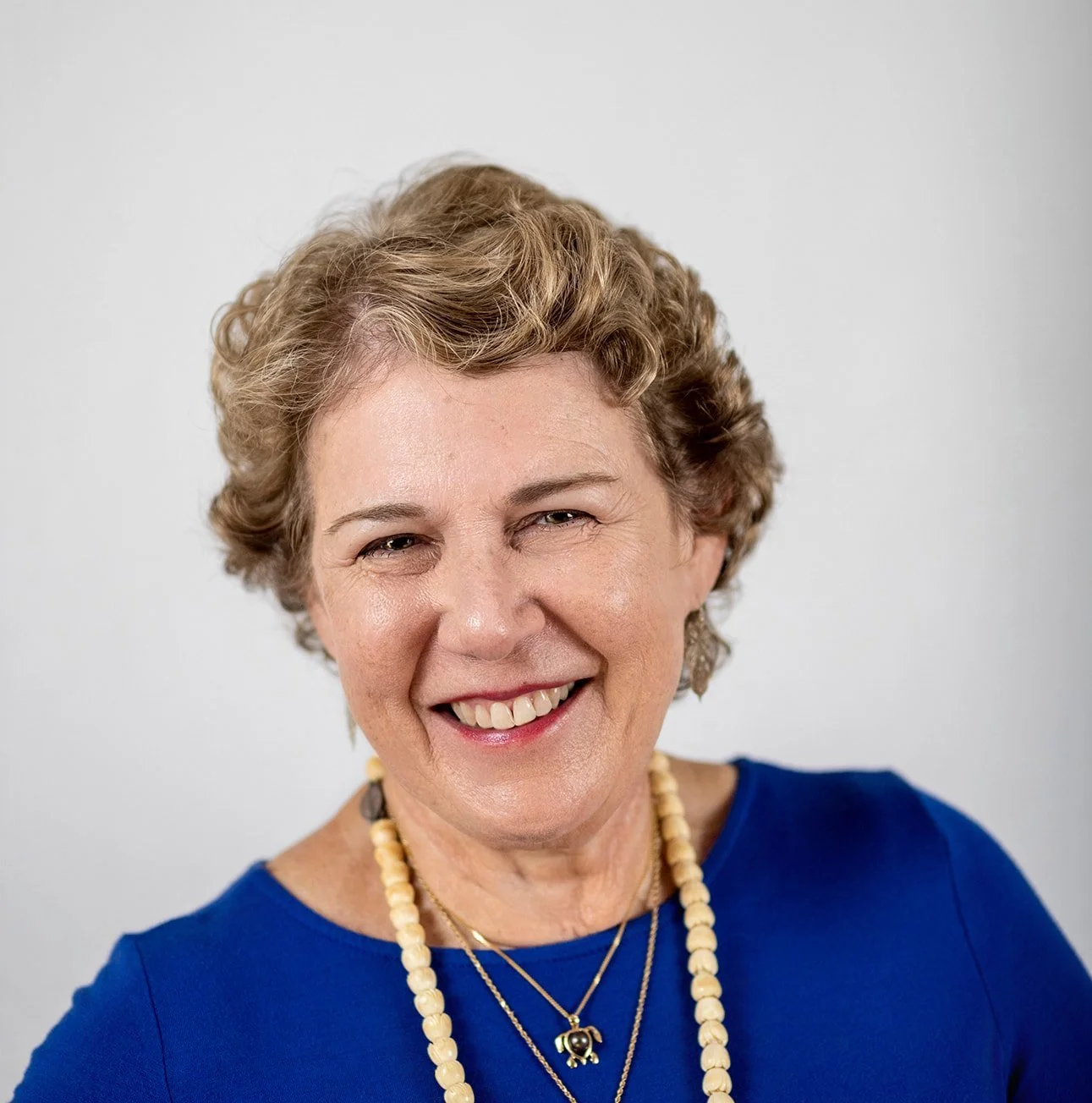 Biz Kellam Honolulu Hawaii Photography business branding headshot at your Oahu home