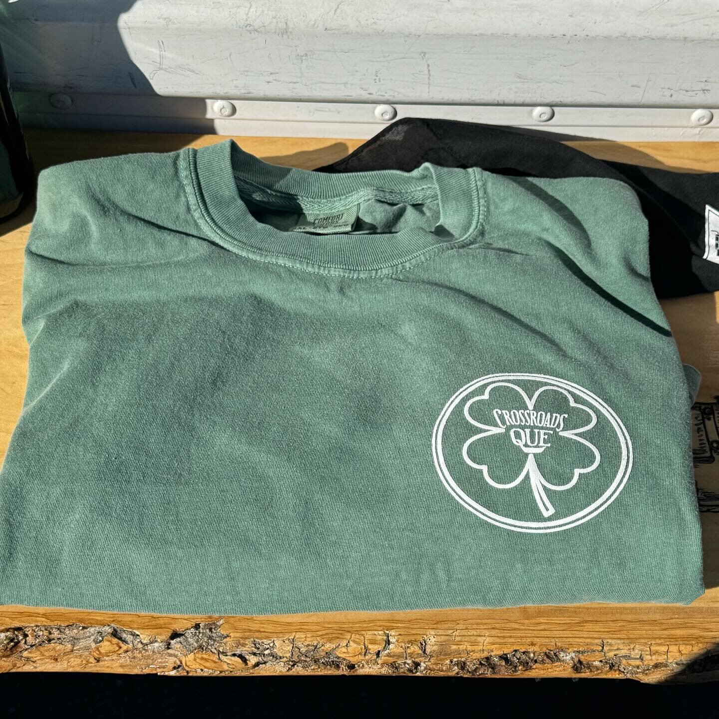St. paddy&rsquo;s shirts have landed. Message us to reserve your shirt for parade day. While supplies last!
#stpaddysday #bayshore #crossroadsque #smokeonthewater #brisketking #shorethang #queclassic