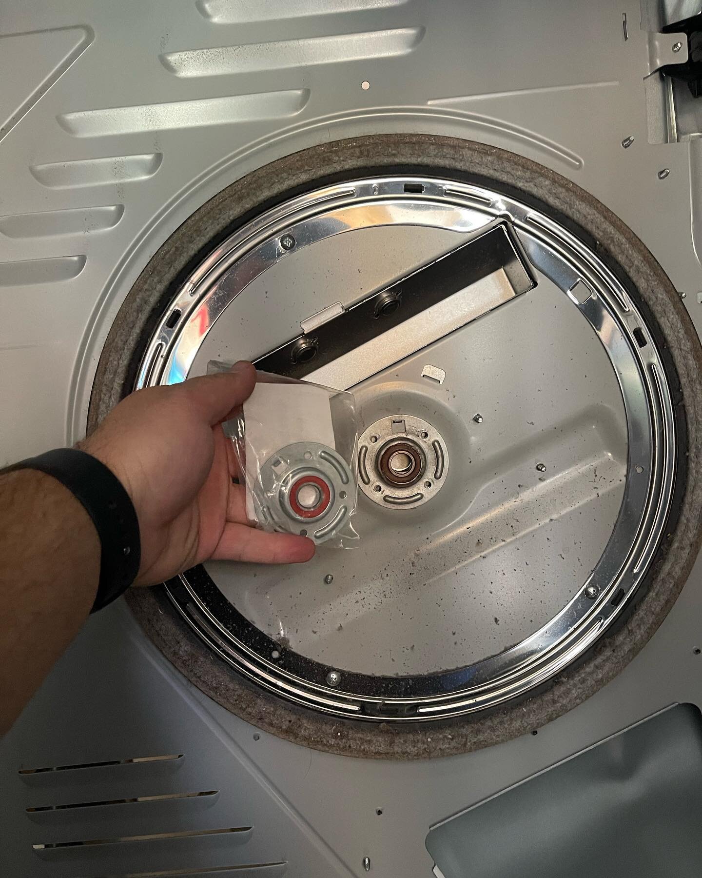 Almost brand new Samsung dryer, but bearing is already squeaking noise. And we solve that problem.