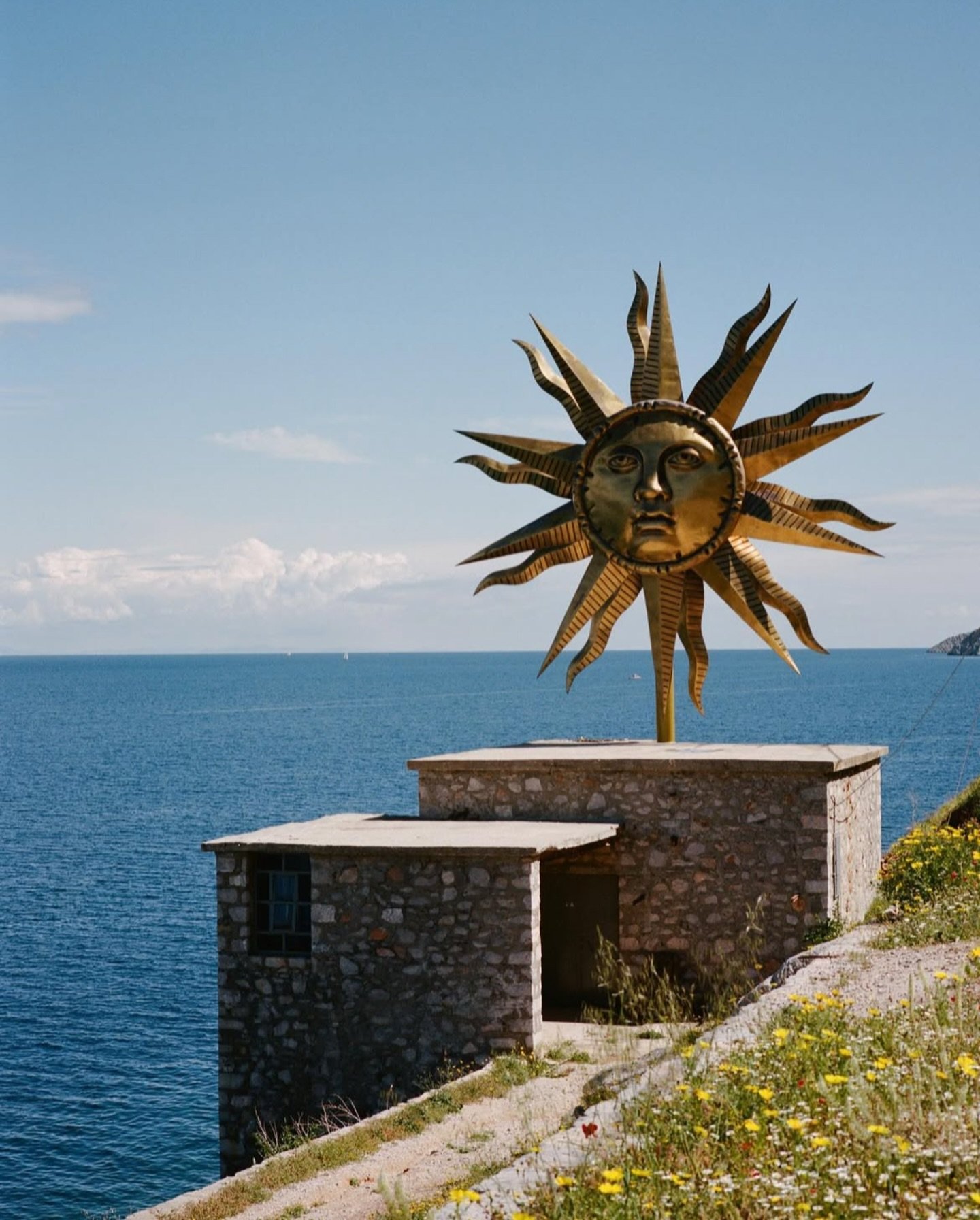 Sunny side up
.
.
.
.
.
#travel #Inspiration #landscape #design #designinspo #beautifuldestinations #designdaily #artinstallations #contemporaryart