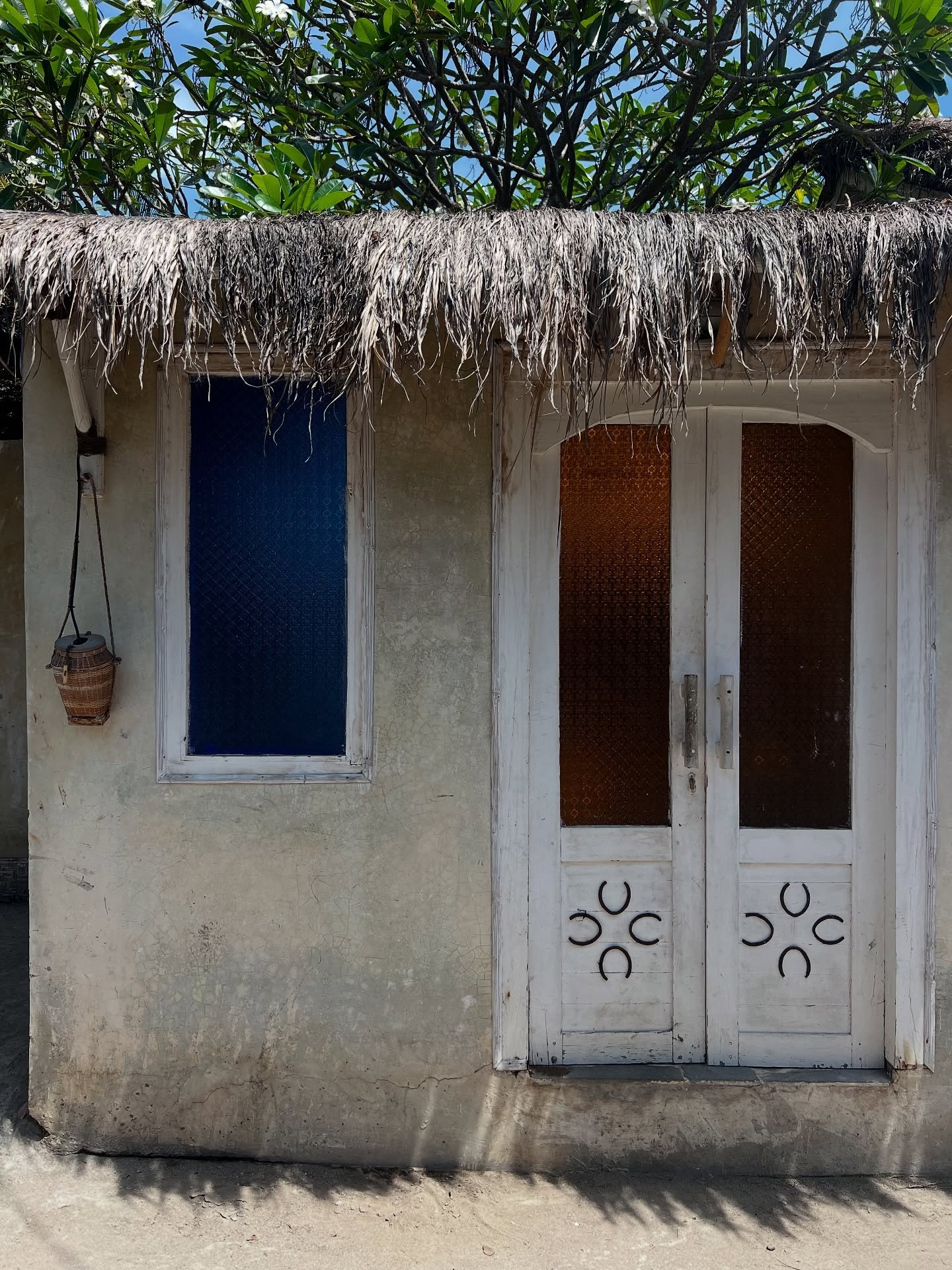 Indonesia camera roll had a strong theme unfolding
.
.
.
.
.
#indonesia #doorsofinstagram #doordesign #bali #archidesign