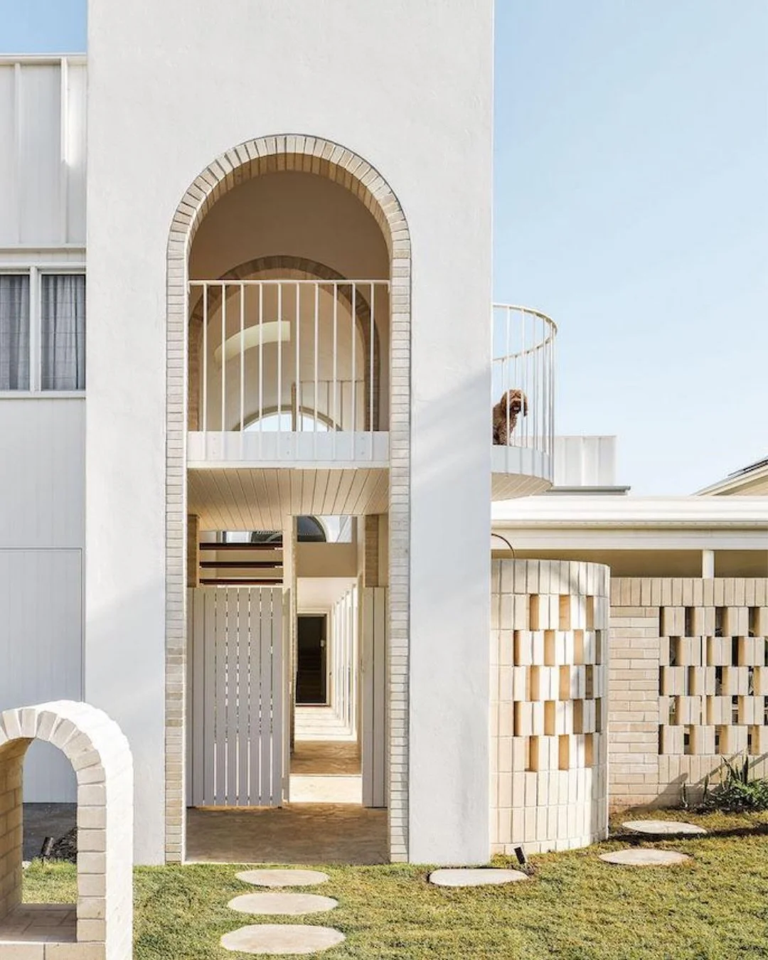 ~ CLIFF&rsquo;S EDGE ~

A grounding retreat to welcome you home, this house is a time enduring place for connection, play and exploration.

The Sky, the Water and the Rock, form the foundation for this site.

From the panoramic views over the Sydney 