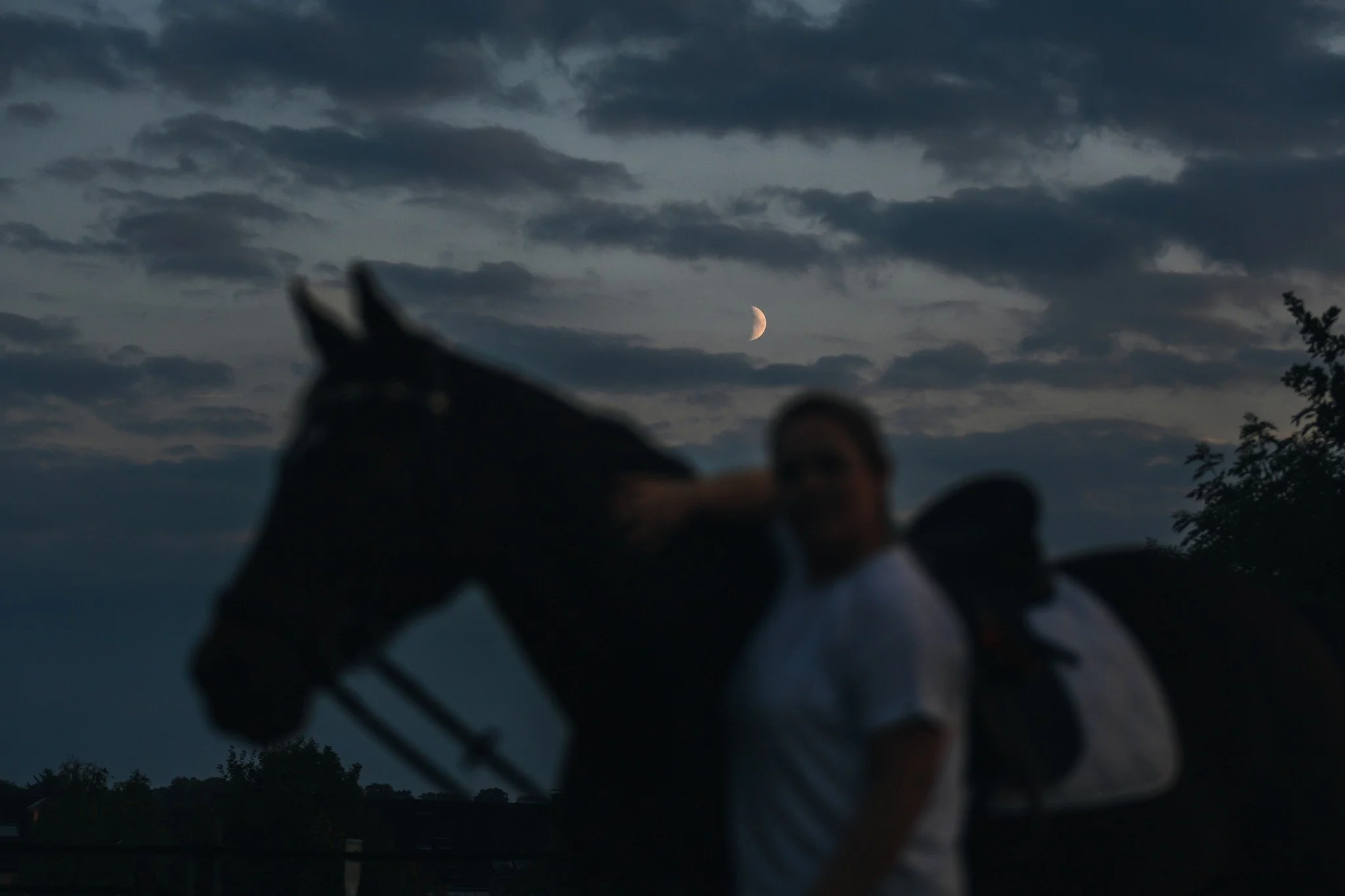 Blaue Stunde: Sonnenuntergang und Mondlicht 😍
An diesem Abend hat das Licht einfach gepasst und uns perfekte Bedingungen f&uuml;r ein Sp&auml;tsommerfotoshooting gezaubert 😍Ich liebe diese Jahreszeit einfach und freu mich schon auf alle weiteren ge