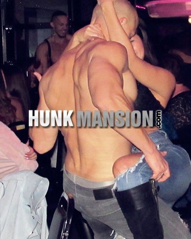 Gettin' hard on the grind...

#hunkmansion #lasvegas #malestrippers #malestripshow