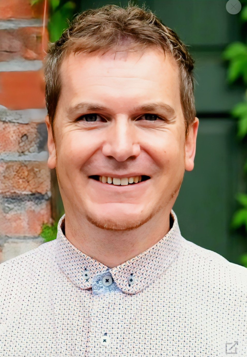 Headshot Scott.JPG