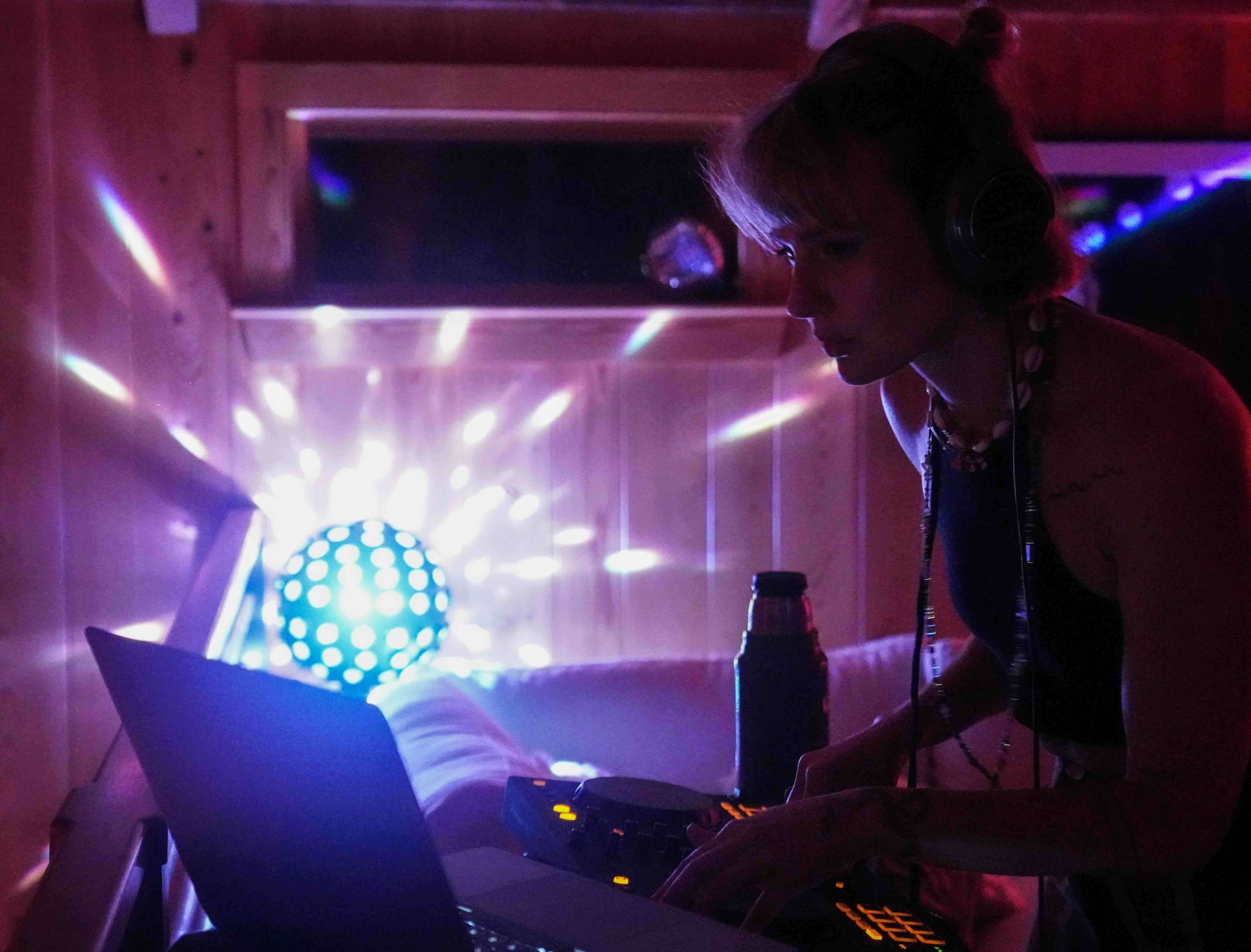 shelley-DJ-web.jpeg